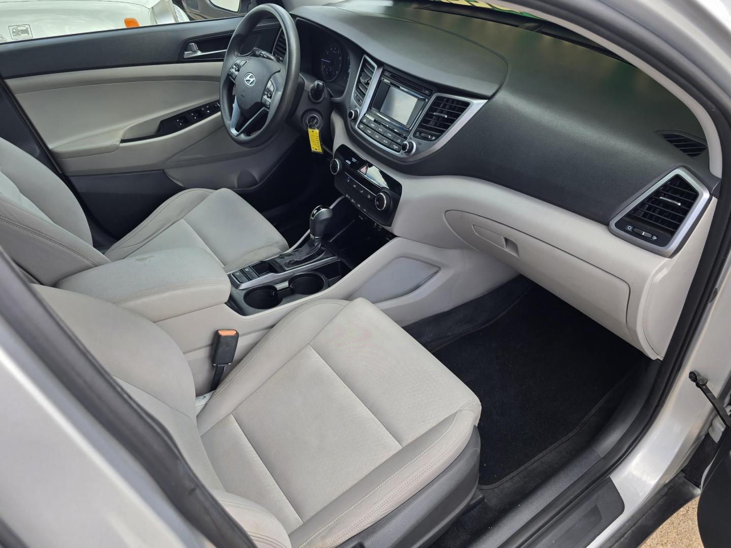 2016 Hyundai Tucson SE (KM8J23A45GU) with an 2.0L L4 DOHC 16V engine, 6A transmission, located at 2660 S.Garland Avenue, Garland, TX, 75041, (469) 298-3118, 32.885387, -96.656776 - Photo#19