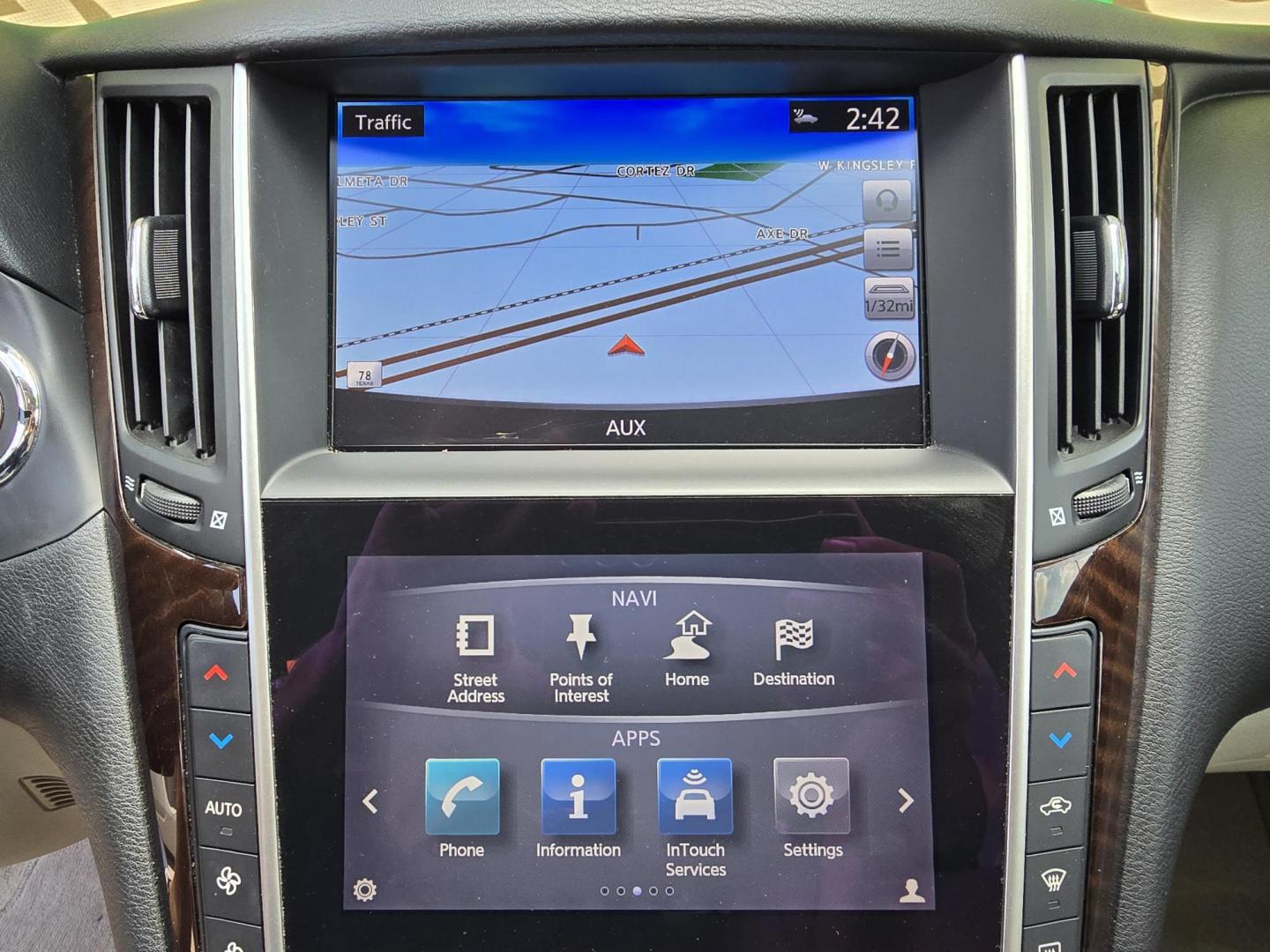 2016 DIAMOND WHITE Infiniti Q50 Hybrid Premium (JN1AV7AP9GM) with an 3.5L V6 DOHC 24V HYBRID engine, 7A transmission, located at 2660 S.Garland Avenue, Garland, TX, 75041, (469) 298-3118, 32.885387, -96.656776 - Photo#15