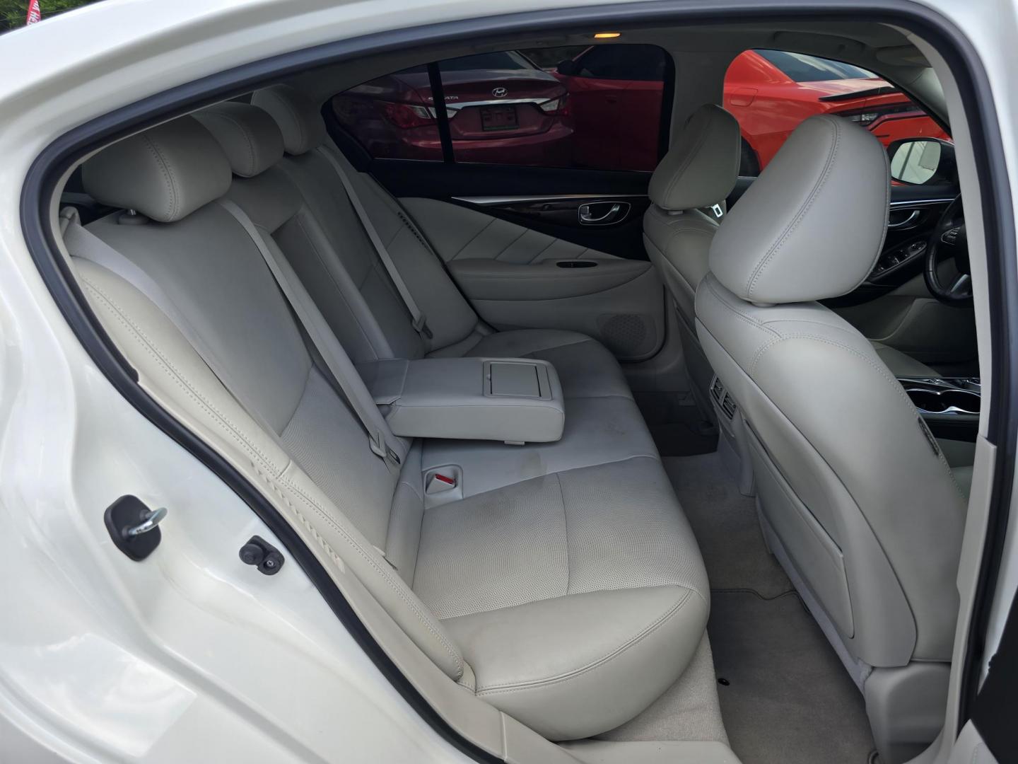 2016 DIAMOND WHITE Infiniti Q50 Hybrid Premium (JN1AV7AP9GM) with an 3.5L V6 DOHC 24V HYBRID engine, 7A transmission, located at 2660 S.Garland Avenue, Garland, TX, 75041, (469) 298-3118, 32.885387, -96.656776 - Photo#20