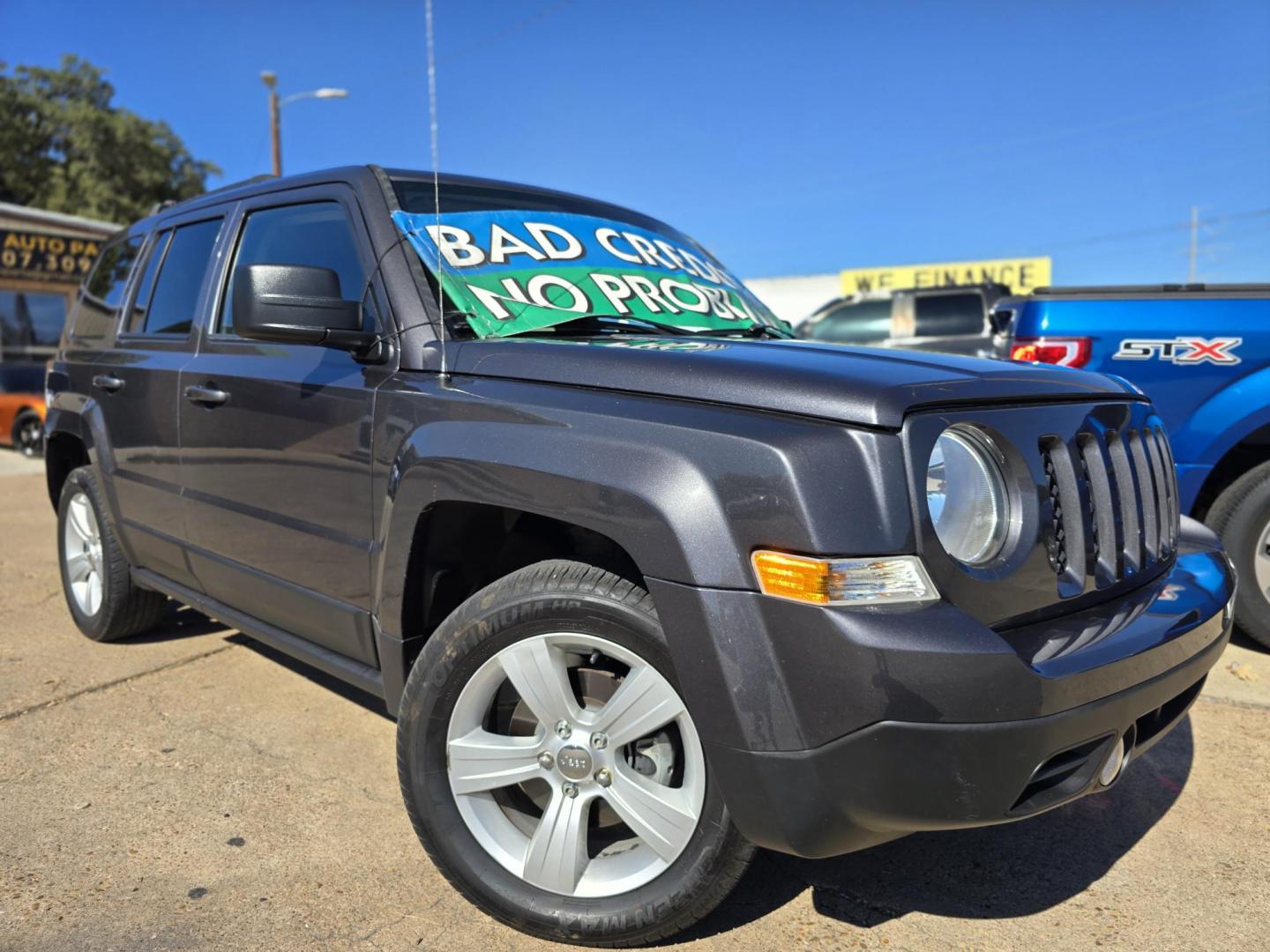 2016 GRAY Jeep Patriot Latitude (1C4NJPFB6GD) with an 2.4L L4 DOHC 16V engine, AUTO transmission, located at 2660 S.Garland Avenue, Garland, TX, 75041, (469) 298-3118, 32.885387, -96.656776 - Photo#0