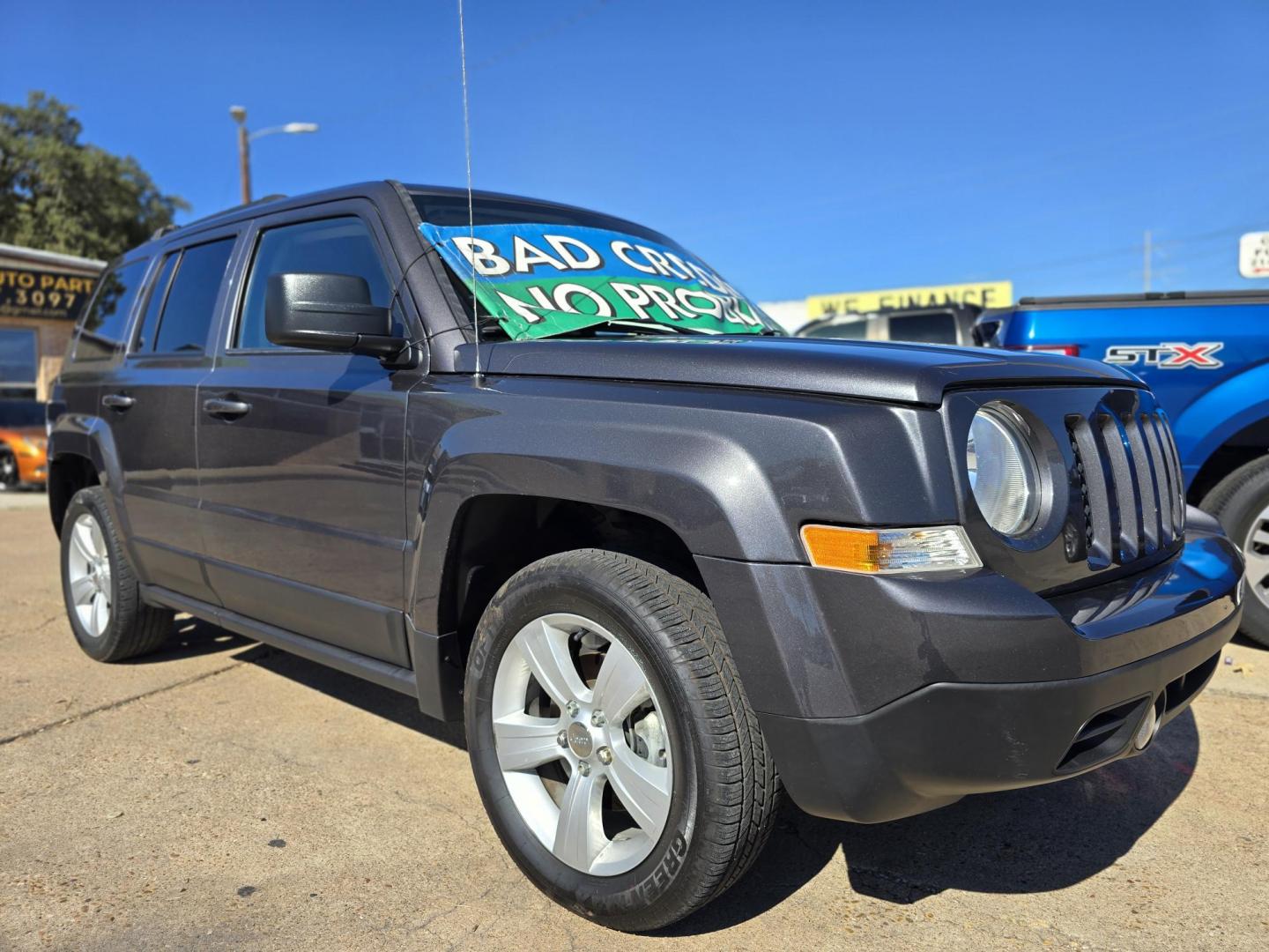 2016 GRAY Jeep Patriot Latitude (1C4NJPFB6GD) with an 2.4L L4 DOHC 16V engine, AUTO transmission, located at 2660 S.Garland Avenue, Garland, TX, 75041, (469) 298-3118, 32.885387, -96.656776 - Photo#1