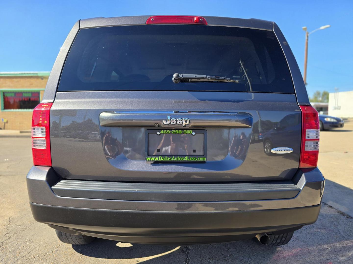 2016 GRAY Jeep Patriot Latitude (1C4NJPFB6GD) with an 2.4L L4 DOHC 16V engine, AUTO transmission, located at 2660 S.Garland Avenue, Garland, TX, 75041, (469) 298-3118, 32.885387, -96.656776 - Photo#4