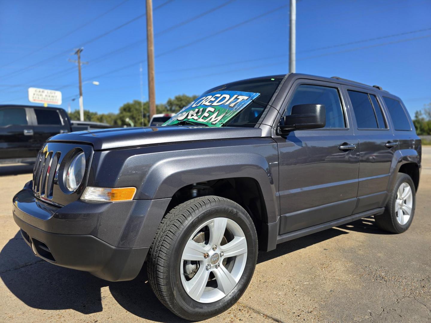 2016 GRAY Jeep Patriot Latitude (1C4NJPFB6GD) with an 2.4L L4 DOHC 16V engine, AUTO transmission, located at 2660 S.Garland Avenue, Garland, TX, 75041, (469) 298-3118, 32.885387, -96.656776 - Photo#7