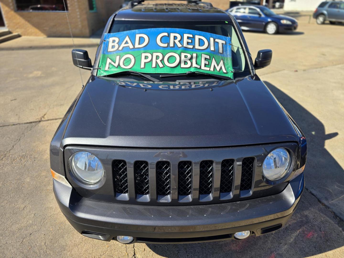 2016 GRAY Jeep Patriot Latitude (1C4NJPFB6GD) with an 2.4L L4 DOHC 16V engine, AUTO transmission, located at 2660 S.Garland Avenue, Garland, TX, 75041, (469) 298-3118, 32.885387, -96.656776 - Photo#8