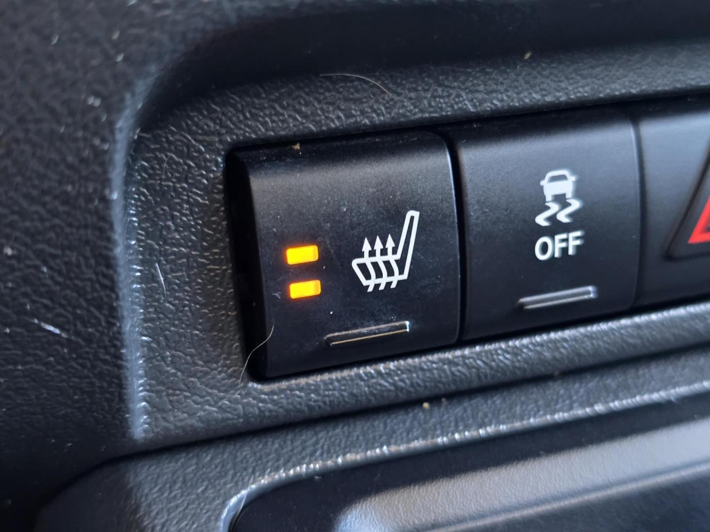 2016 GRAY Jeep Patriot Latitude (1C4NJPFB6GD) with an 2.4L L4 DOHC 16V engine, AUTO transmission, located at 2660 S.Garland Avenue, Garland, TX, 75041, (469) 298-3118, 32.885387, -96.656776 - Photo#13