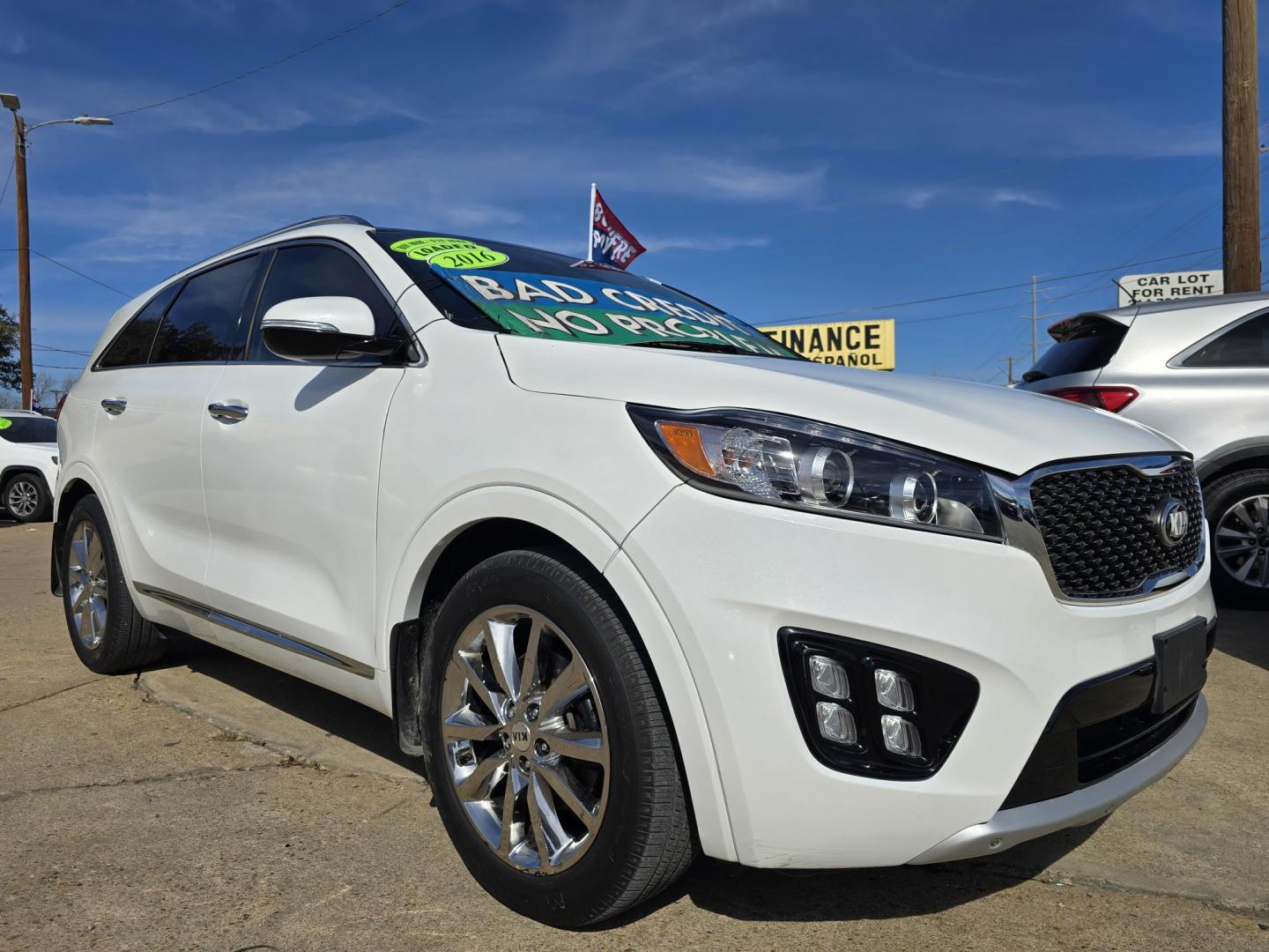 2016 WHITE Kia Sorento SXL (5XYPK4A58GG) with an 3.3L V6 DOHC 24V engine, 6-Speed Automatic transmission, located at 2660 S.Garland Avenue, Garland, TX, 75041, (469) 298-3118, 32.885387, -96.656776 - Photo#1