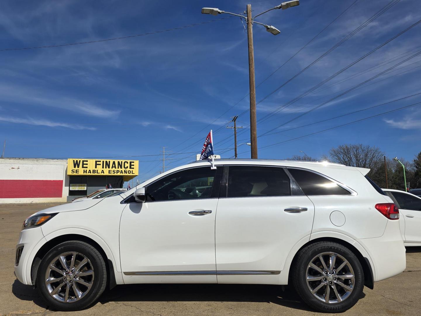 2016 WHITE Kia Sorento SXL (5XYPK4A58GG) with an 3.3L V6 DOHC 24V engine, 6-Speed Automatic transmission, located at 2660 S.Garland Avenue, Garland, TX, 75041, (469) 298-3118, 32.885387, -96.656776 - Photo#6