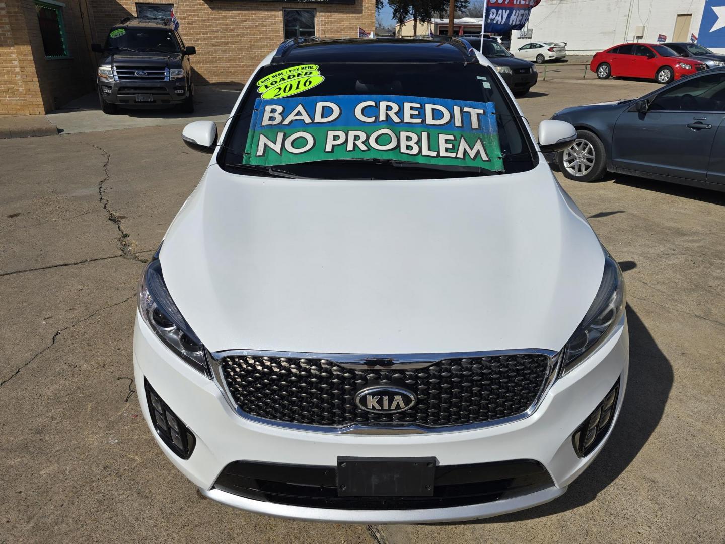 2016 WHITE Kia Sorento SXL (5XYPK4A58GG) with an 3.3L V6 DOHC 24V engine, 6-Speed Automatic transmission, located at 2660 S.Garland Avenue, Garland, TX, 75041, (469) 298-3118, 32.885387, -96.656776 - Photo#8
