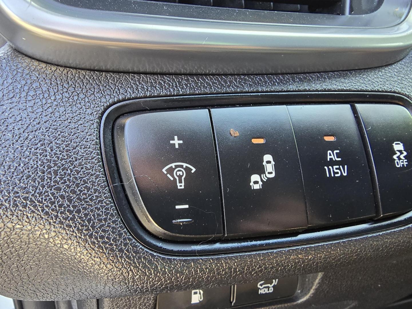 2016 WHITE Kia Sorento SXL (5XYPK4A58GG) with an 3.3L V6 DOHC 24V engine, 6-Speed Automatic transmission, located at 2660 S.Garland Avenue, Garland, TX, 75041, (469) 298-3118, 32.885387, -96.656776 - Photo#10