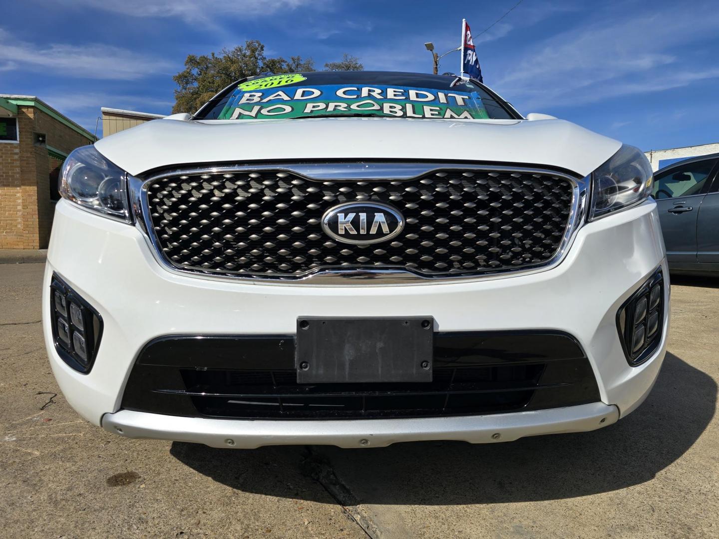 2016 WHITE Kia Sorento SXL (5XYPK4A58GG) with an 3.3L V6 DOHC 24V engine, 6-Speed Automatic transmission, located at 2660 S.Garland Avenue, Garland, TX, 75041, (469) 298-3118, 32.885387, -96.656776 - Photo#9
