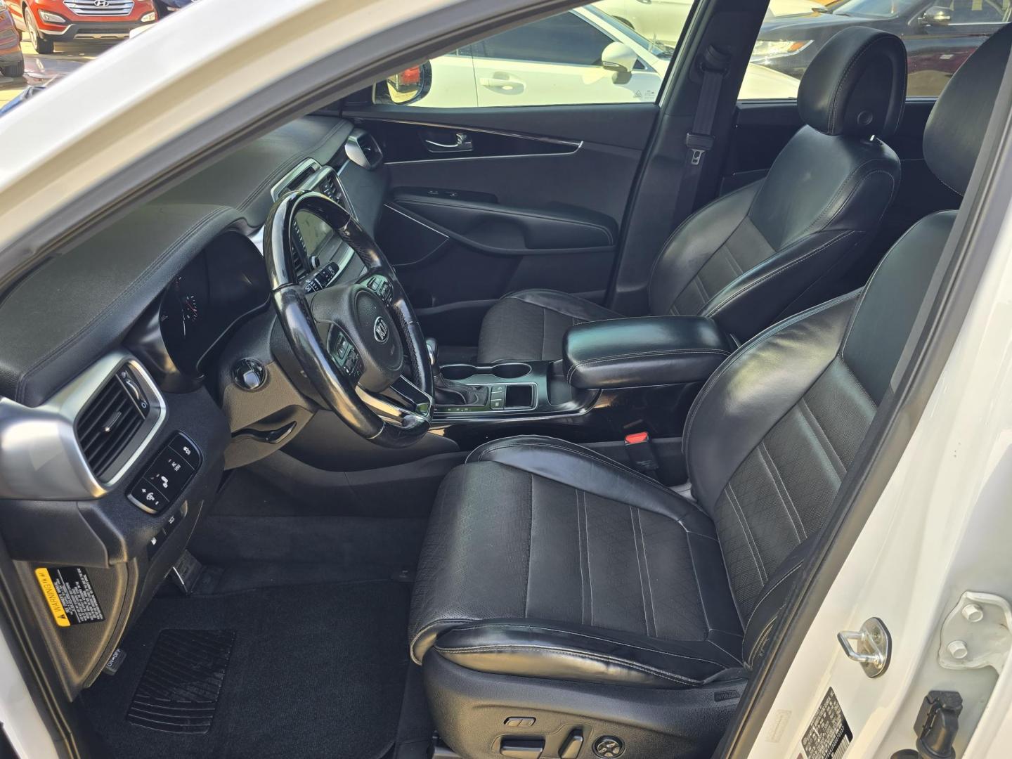 2016 WHITE Kia Sorento SXL (5XYPK4A58GG) with an 3.3L V6 DOHC 24V engine, 6-Speed Automatic transmission, located at 2660 S.Garland Avenue, Garland, TX, 75041, (469) 298-3118, 32.885387, -96.656776 - Photo#12