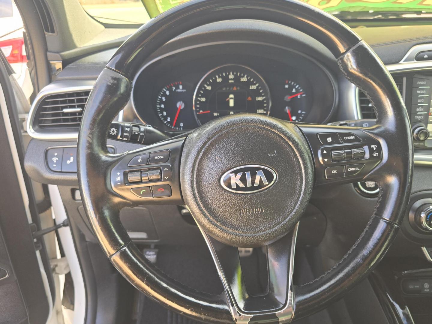 2016 WHITE Kia Sorento SXL (5XYPK4A58GG) with an 3.3L V6 DOHC 24V engine, 6-Speed Automatic transmission, located at 2660 S.Garland Avenue, Garland, TX, 75041, (469) 298-3118, 32.885387, -96.656776 - Photo#13