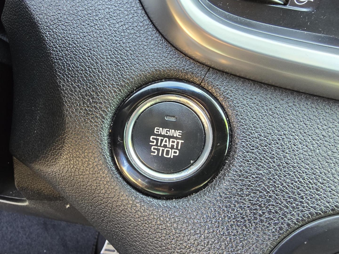 2016 WHITE Kia Sorento SXL (5XYPK4A58GG) with an 3.3L V6 DOHC 24V engine, 6-Speed Automatic transmission, located at 2660 S.Garland Avenue, Garland, TX, 75041, (469) 298-3118, 32.885387, -96.656776 - Photo#14