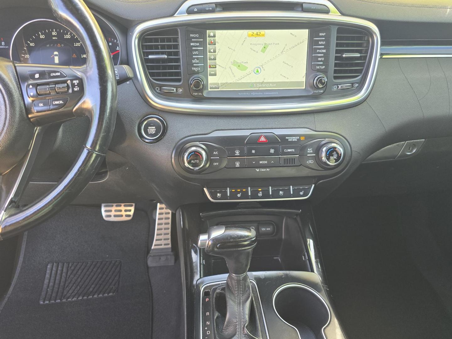 2016 WHITE Kia Sorento SXL (5XYPK4A58GG) with an 3.3L V6 DOHC 24V engine, 6-Speed Automatic transmission, located at 2660 S.Garland Avenue, Garland, TX, 75041, (469) 298-3118, 32.885387, -96.656776 - Photo#15