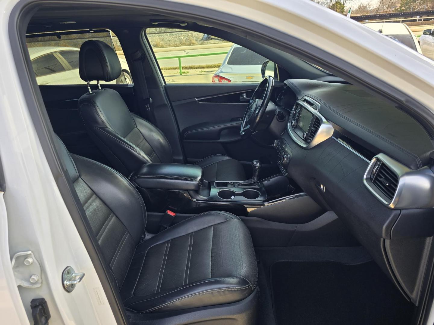 2016 WHITE Kia Sorento SXL (5XYPK4A58GG) with an 3.3L V6 DOHC 24V engine, 6-Speed Automatic transmission, located at 2660 S.Garland Avenue, Garland, TX, 75041, (469) 298-3118, 32.885387, -96.656776 - Photo#20