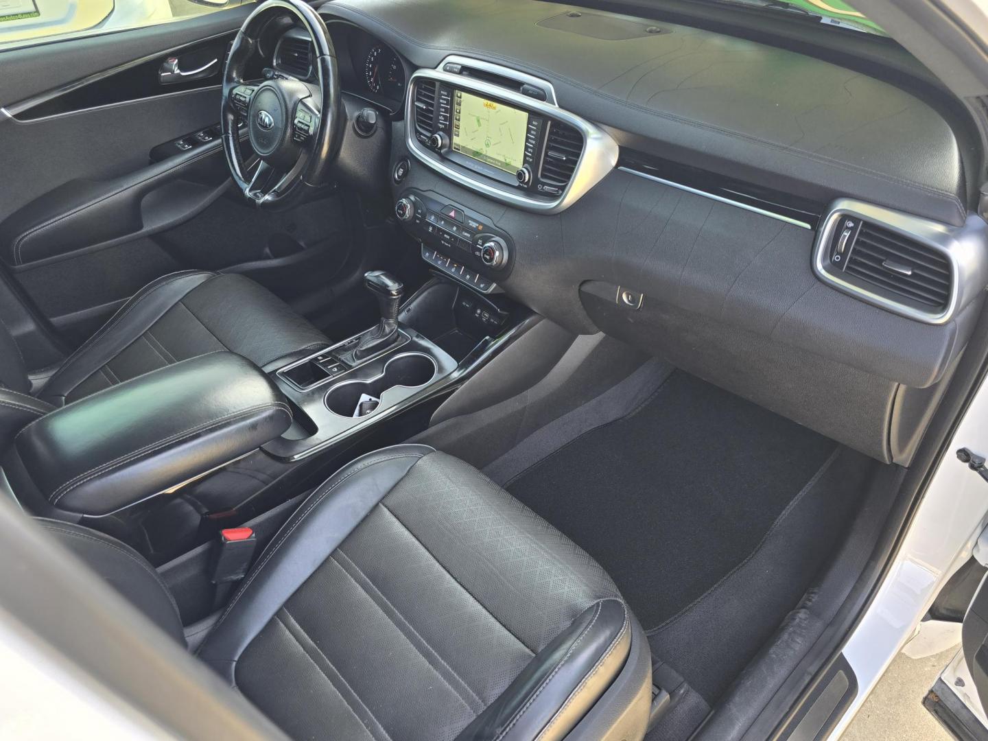 2016 WHITE Kia Sorento SXL (5XYPK4A58GG) with an 3.3L V6 DOHC 24V engine, 6-Speed Automatic transmission, located at 2660 S.Garland Avenue, Garland, TX, 75041, (469) 298-3118, 32.885387, -96.656776 - Photo#21