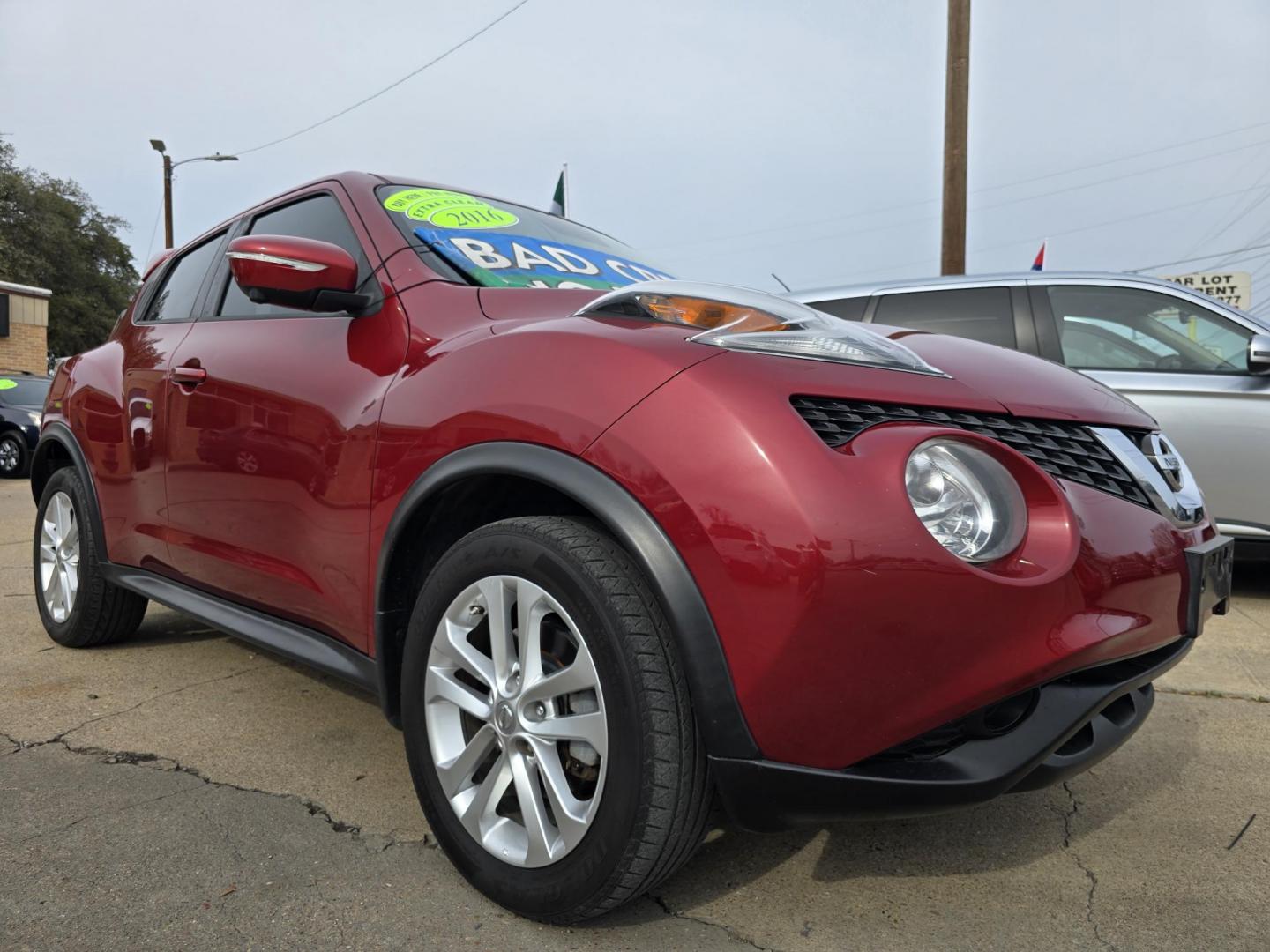 2016 RED Nissan Juke S (JN8AF5MR2GT) with an 1.6L L4 DOHC 16V TURBO engine, CVT transmission, located at 2660 S.Garland Avenue, Garland, TX, 75041, (469) 298-3118, 32.885387, -96.656776 - Photo#1