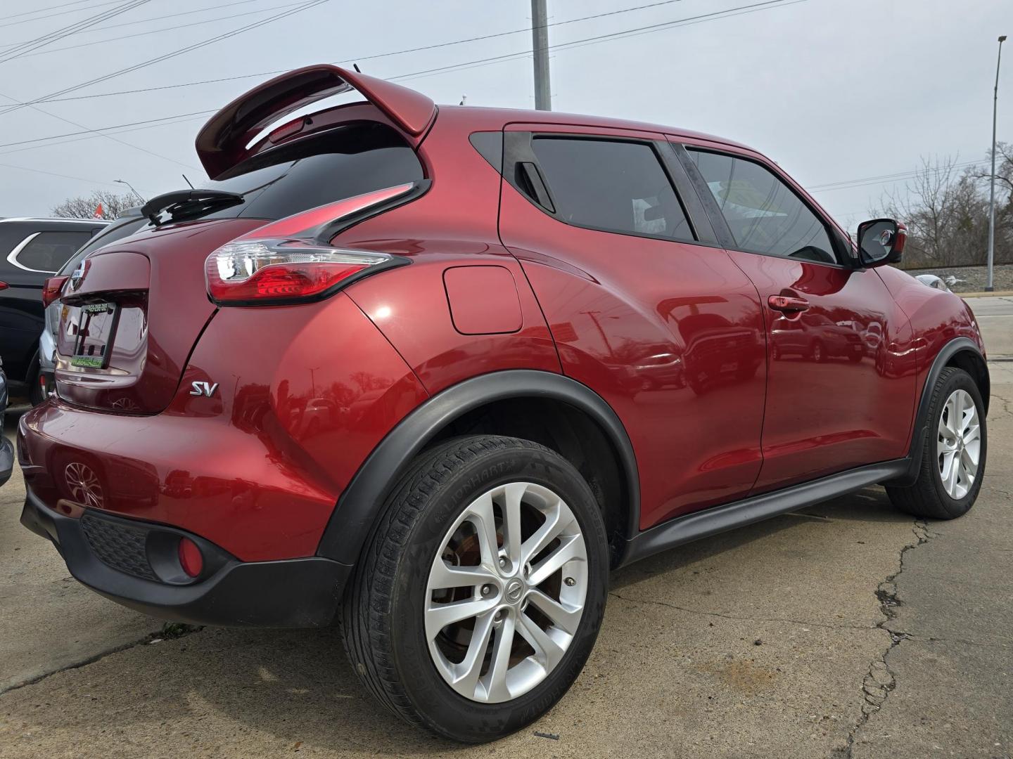 2016 RED Nissan Juke S (JN8AF5MR2GT) with an 1.6L L4 DOHC 16V TURBO engine, CVT transmission, located at 2660 S.Garland Avenue, Garland, TX, 75041, (469) 298-3118, 32.885387, -96.656776 - Photo#3