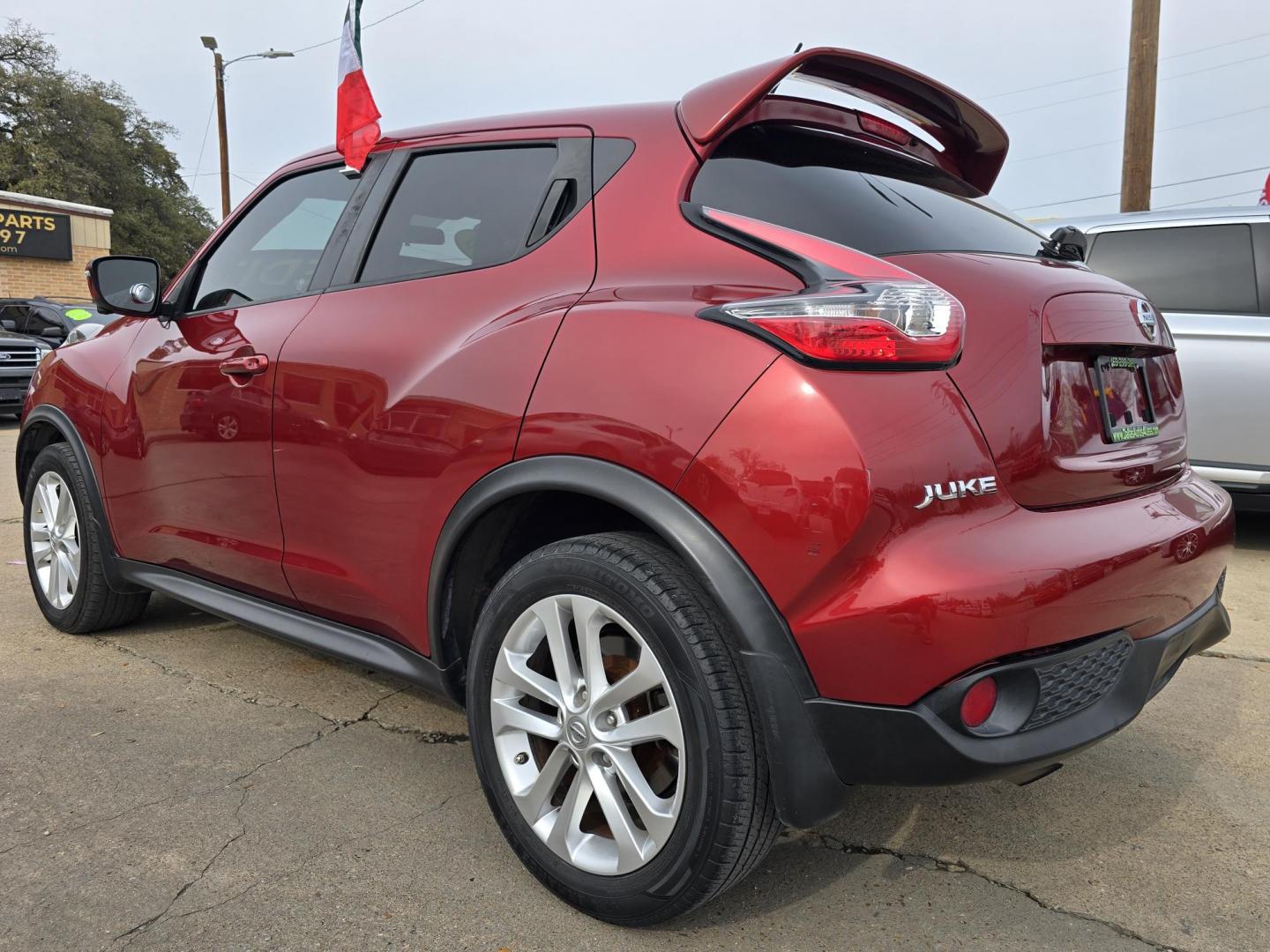2016 RED Nissan Juke S (JN8AF5MR2GT) with an 1.6L L4 DOHC 16V TURBO engine, CVT transmission, located at 2660 S.Garland Avenue, Garland, TX, 75041, (469) 298-3118, 32.885387, -96.656776 - Photo#5