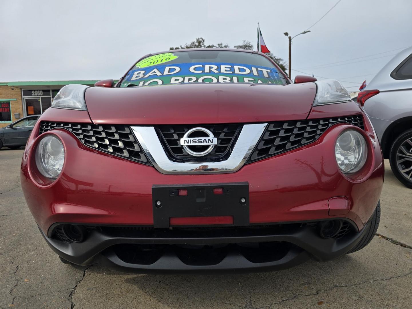 2016 RED Nissan Juke S (JN8AF5MR2GT) with an 1.6L L4 DOHC 16V TURBO engine, CVT transmission, located at 2660 S.Garland Avenue, Garland, TX, 75041, (469) 298-3118, 32.885387, -96.656776 - Photo#9