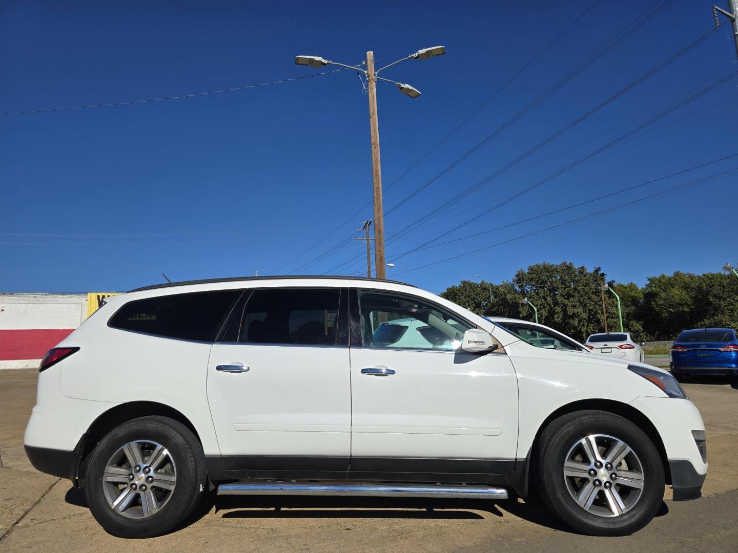 2017 WHITE Chevrolet Traverse 1LT (1GNKRGKD2HJ) with an 3.6L V6 DOHC 24V engine, 6A transmission, located at 2660 S.Garland Avenue, Garland, TX, 75041, (469) 298-3118, 32.885387, -96.656776 - Photo#2
