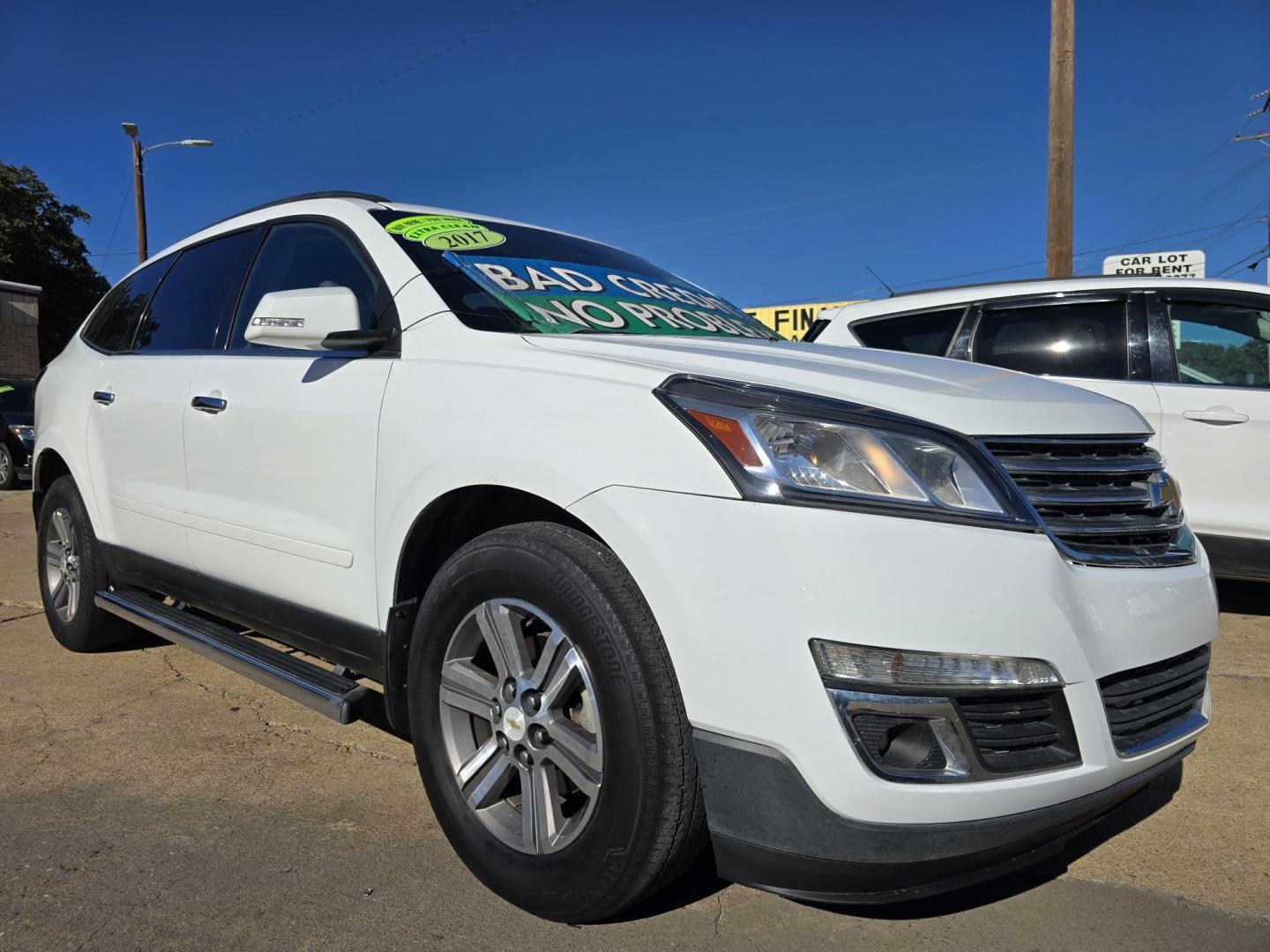 2017 WHITE Chevrolet Traverse 1LT (1GNKRGKD2HJ) with an 3.6L V6 DOHC 24V engine, 6A transmission, located at 2660 S.Garland Avenue, Garland, TX, 75041, (469) 298-3118, 32.885387, -96.656776 - Photo#1