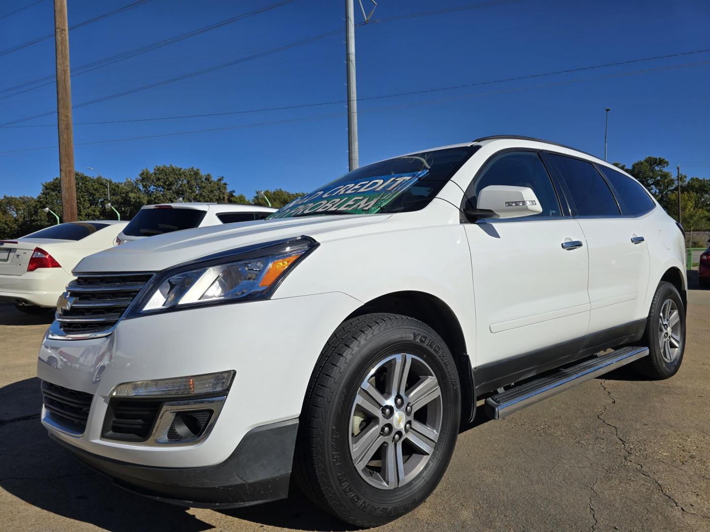 2017 WHITE Chevrolet Traverse 1LT (1GNKRGKD2HJ) with an 3.6L V6 DOHC 24V engine, 6A transmission, located at 2660 S.Garland Avenue, Garland, TX, 75041, (469) 298-3118, 32.885387, -96.656776 - Photo#6