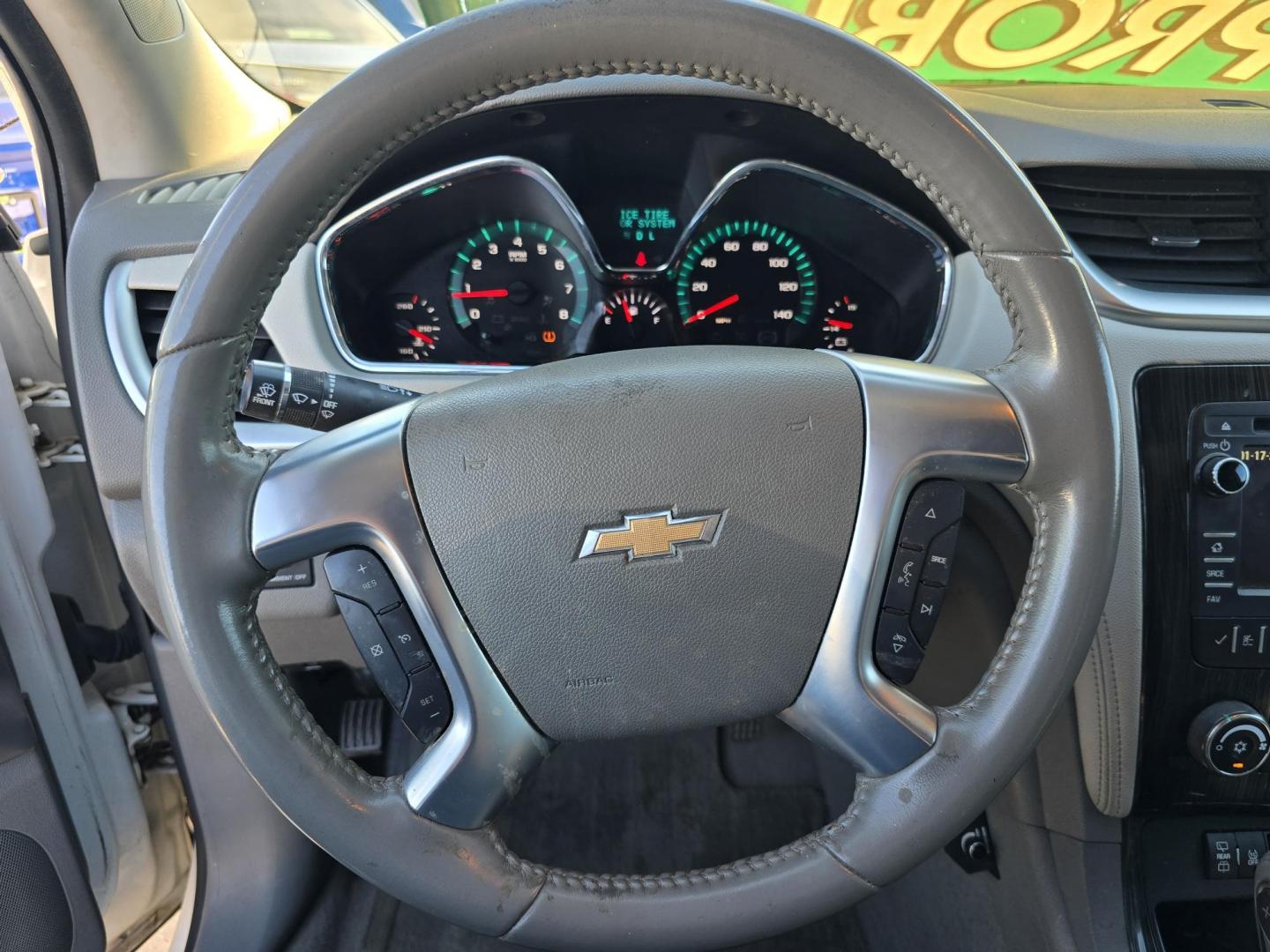 2017 WHITE Chevrolet Traverse 1LT (1GNKRGKD2HJ) with an 3.6L V6 DOHC 24V engine, 6A transmission, located at 2660 S.Garland Avenue, Garland, TX, 75041, (469) 298-3118, 32.885387, -96.656776 - Photo#11