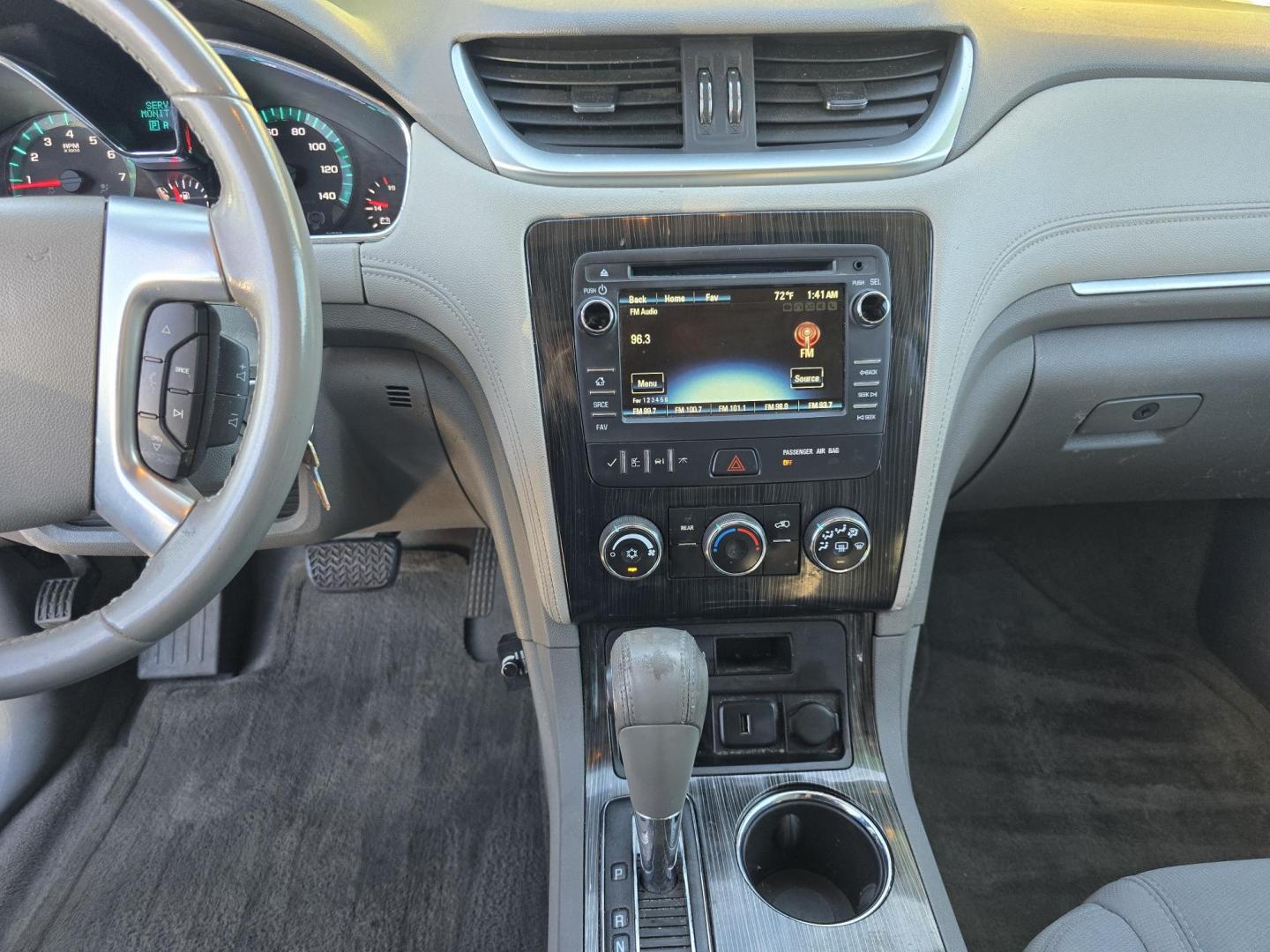 2017 WHITE Chevrolet Traverse 1LT (1GNKRGKD2HJ) with an 3.6L V6 DOHC 24V engine, 6A transmission, located at 2660 S.Garland Avenue, Garland, TX, 75041, (469) 298-3118, 32.885387, -96.656776 - Photo#12