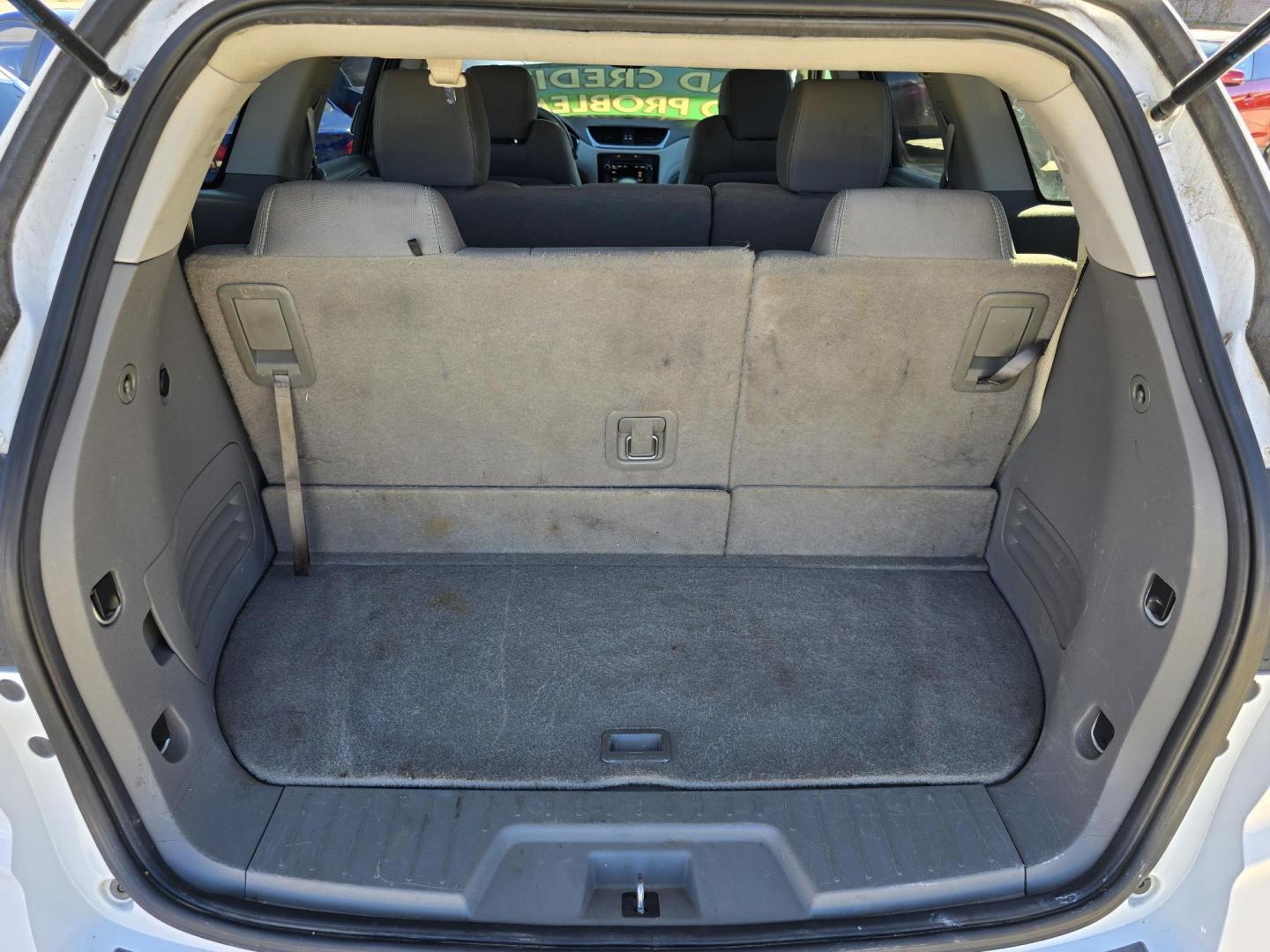 2017 WHITE Chevrolet Traverse 1LT (1GNKRGKD2HJ) with an 3.6L V6 DOHC 24V engine, 6A transmission, located at 2660 S.Garland Avenue, Garland, TX, 75041, (469) 298-3118, 32.885387, -96.656776 - Photo#15