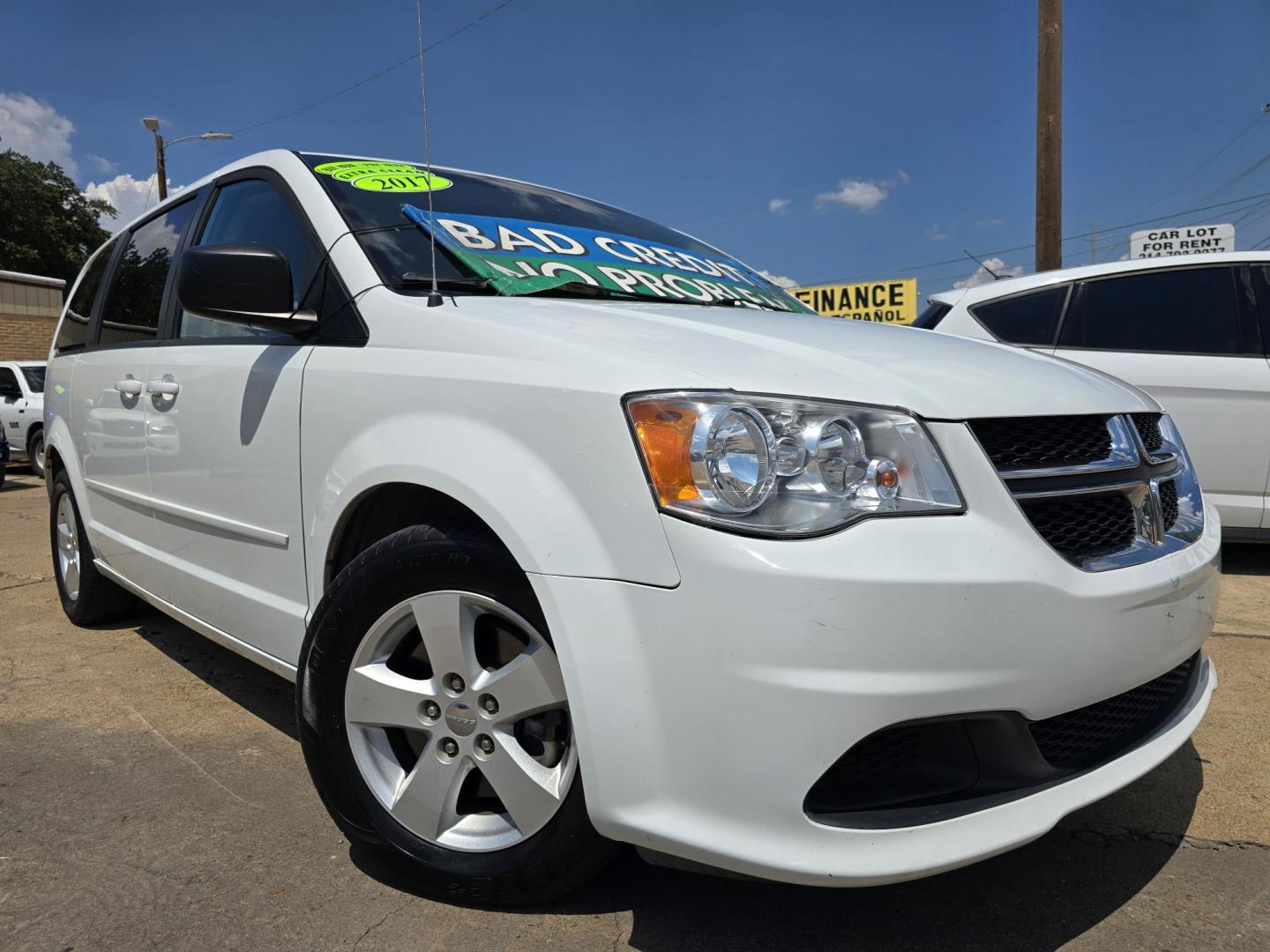 2017 WHITE Dodge Grand Caravan SE (2C4RDGBG5HR) with an 3.6L V6 DOHC 24V engine, 6A transmission, located at 2660 S.Garland Avenue, Garland, TX, 75041, (469) 298-3118, 32.885387, -96.656776 - Welcome to DallasAutos4Less, one of the Premier BUY HERE PAY HERE Dealers in the North Dallas Area. We specialize in financing to people with NO CREDIT or BAD CREDIT. We need proof of income, proof of residence, and a ID. Come buy your new car from us today!! This is a SUPER CLEAN 2017 DODGE GRAN - Photo#0