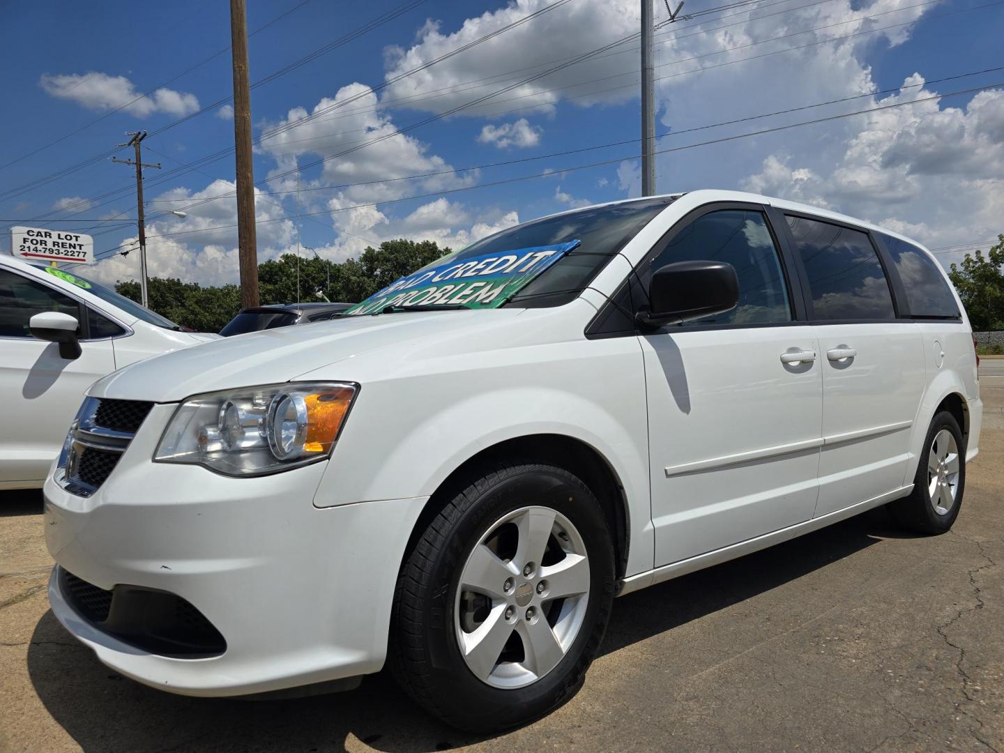 2017 WHITE Dodge Grand Caravan SE (2C4RDGBG5HR) with an 3.6L V6 DOHC 24V engine, 6A transmission, located at 2660 S.Garland Avenue, Garland, TX, 75041, (469) 298-3118, 32.885387, -96.656776 - Welcome to DallasAutos4Less, one of the Premier BUY HERE PAY HERE Dealers in the North Dallas Area. We specialize in financing to people with NO CREDIT or BAD CREDIT. We need proof of income, proof of residence, and a ID. Come buy your new car from us today!! This is a SUPER CLEAN 2017 DODGE GRAN - Photo#7