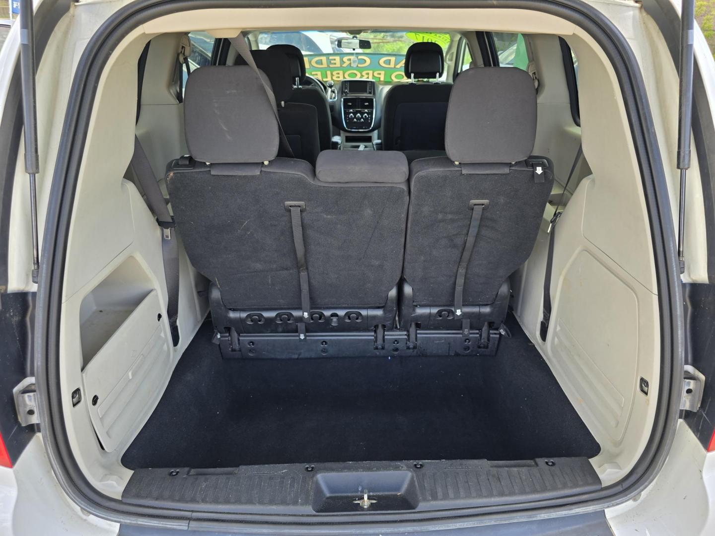 2017 WHITE Dodge Grand Caravan SE (2C4RDGBG5HR) with an 3.6L V6 DOHC 24V engine, 6A transmission, located at 2660 S.Garland Avenue, Garland, TX, 75041, (469) 298-3118, 32.885387, -96.656776 - Welcome to DallasAutos4Less, one of the Premier BUY HERE PAY HERE Dealers in the North Dallas Area. We specialize in financing to people with NO CREDIT or BAD CREDIT. We need proof of income, proof of residence, and a ID. Come buy your new car from us today!! This is a SUPER CLEAN 2017 DODGE GRAN - Photo#15