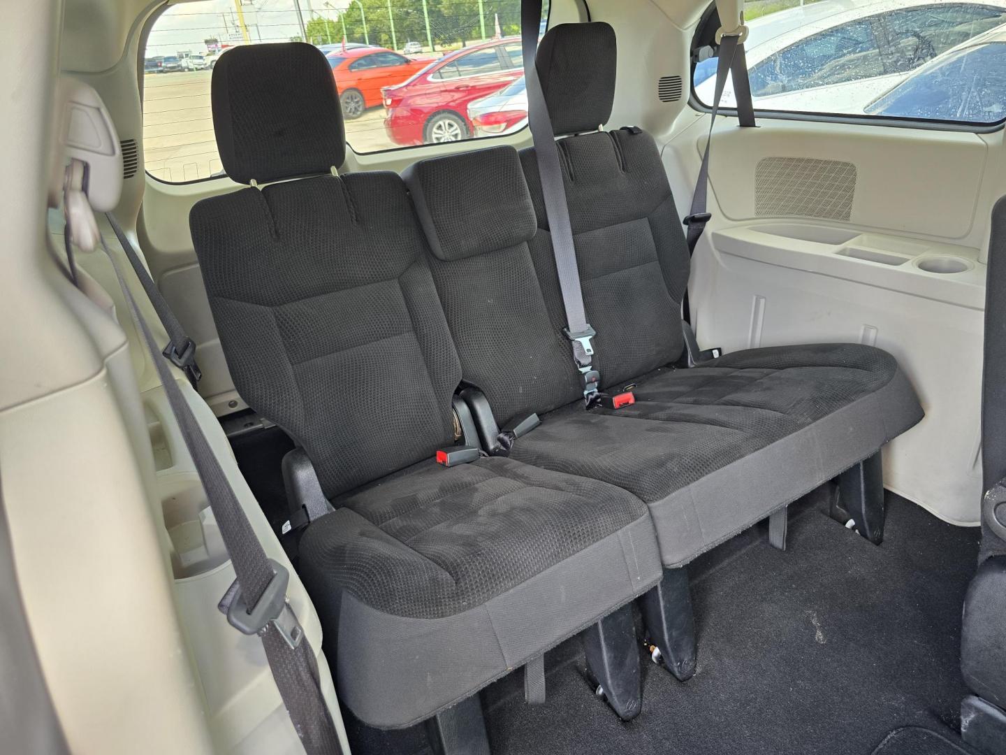 2017 WHITE Dodge Grand Caravan SE (2C4RDGBG5HR) with an 3.6L V6 DOHC 24V engine, 6A transmission, located at 2660 S.Garland Avenue, Garland, TX, 75041, (469) 298-3118, 32.885387, -96.656776 - Welcome to DallasAutos4Less, one of the Premier BUY HERE PAY HERE Dealers in the North Dallas Area. We specialize in financing to people with NO CREDIT or BAD CREDIT. We need proof of income, proof of residence, and a ID. Come buy your new car from us today!! This is a SUPER CLEAN 2017 DODGE GRAN - Photo#16