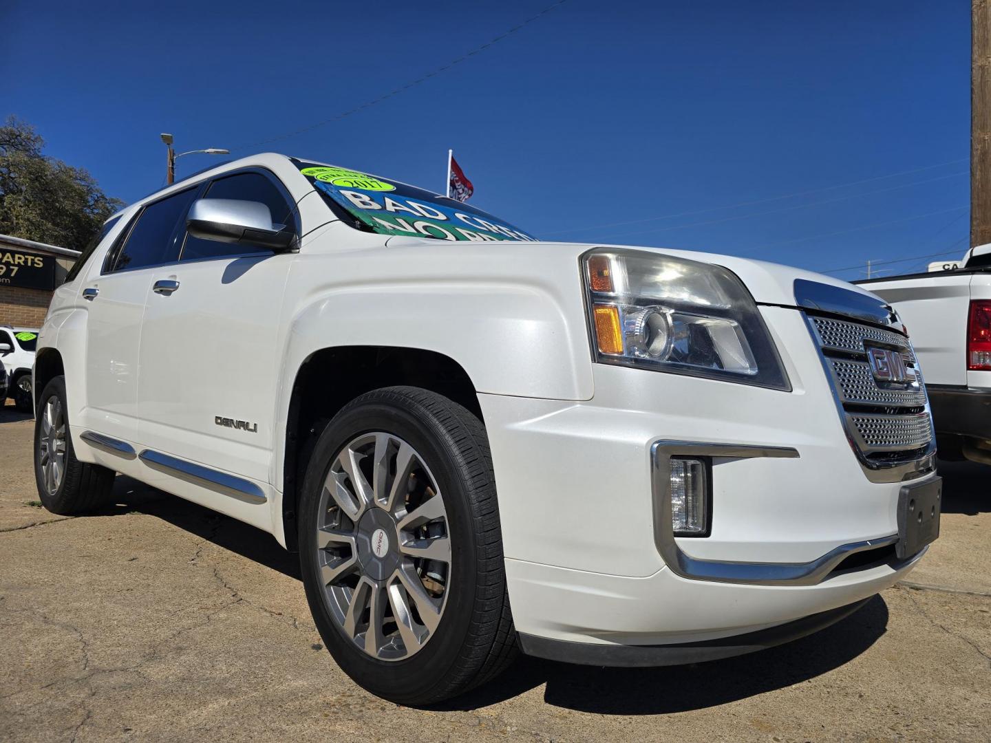 2017 DIAMOND WHITE GMC Terrain Denali (2GKFLVE38H6) with an 3.6L V6 DOHC 24V engine, 6A transmission, located at 2660 S.Garland Avenue, Garland, TX, 75041, (469) 298-3118, 32.885387, -96.656776 - Photo#1