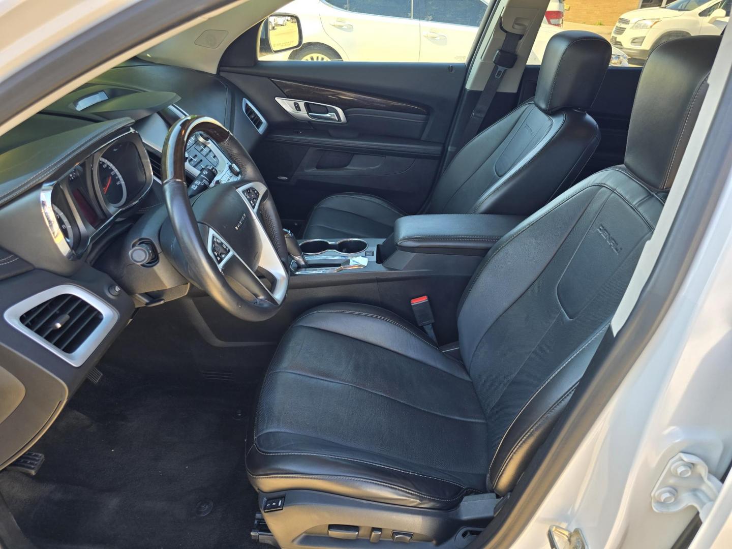 2017 DIAMOND WHITE GMC Terrain Denali (2GKFLVE38H6) with an 3.6L V6 DOHC 24V engine, 6A transmission, located at 2660 S.Garland Avenue, Garland, TX, 75041, (469) 298-3118, 32.885387, -96.656776 - Photo#11