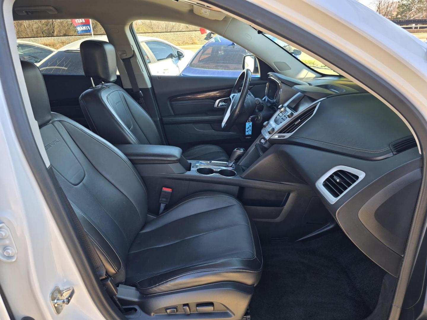 2017 DIAMOND WHITE GMC Terrain Denali (2GKFLVE38H6) with an 3.6L V6 DOHC 24V engine, 6A transmission, located at 2660 S.Garland Avenue, Garland, TX, 75041, (469) 298-3118, 32.885387, -96.656776 - Photo#21