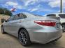 2017 SILVER Toyota Camry SE (4T1BF1FK6HU) with an 2.5L L4 DOHC 16V engine, 6A transmission, located at 2660 S.Garland Avenue, Garland, TX, 75041, (469) 298-3118, 32.885387, -96.656776 - BRAND NEW 19" WHEELS/TIRES! - Photo#5