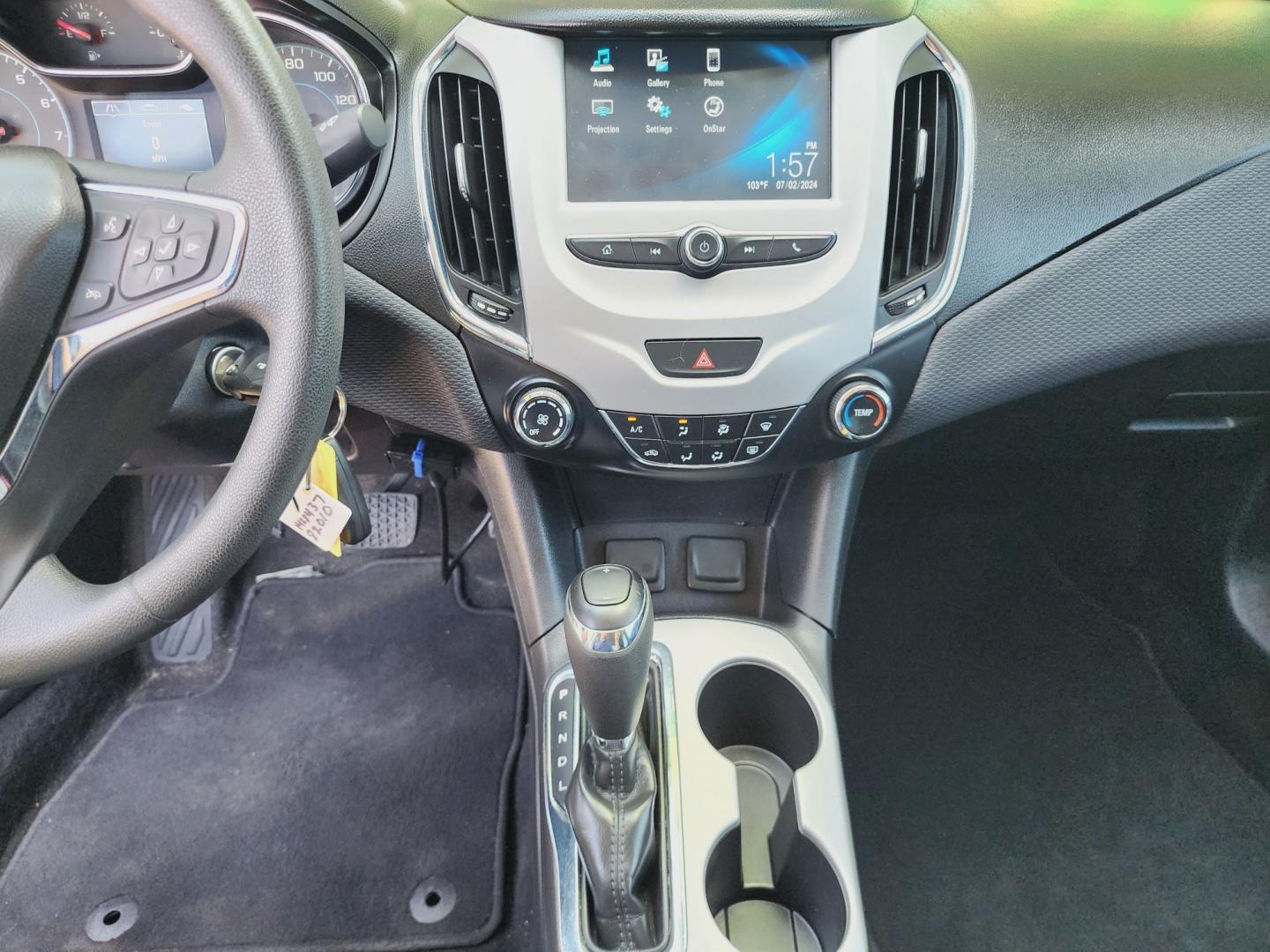 2018 WHITE Chevrolet Cruze LS (1G1BC5SM6J7) , AUTO transmission, located at 2660 S.Garland Avenue, Garland, TX, 75041, (469) 298-3118, 32.885387, -96.656776 - Photo#13