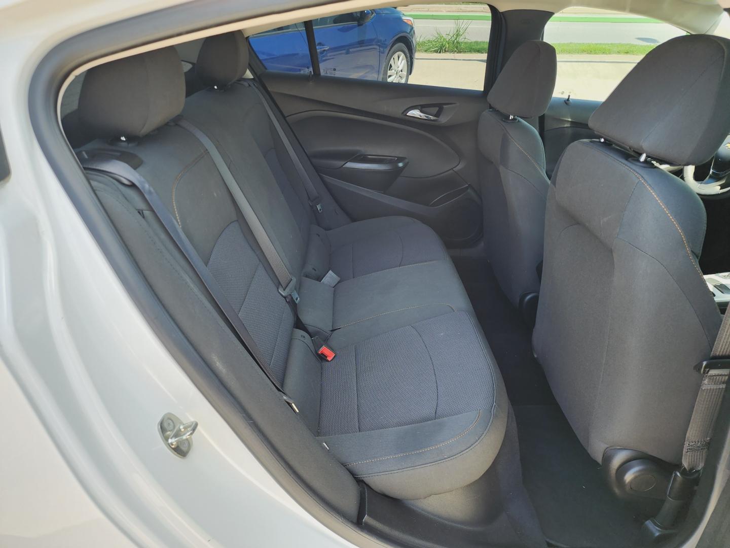 2018 WHITE Chevrolet Cruze LS (1G1BC5SM6J7) , AUTO transmission, located at 2660 S.Garland Avenue, Garland, TX, 75041, (469) 298-3118, 32.885387, -96.656776 - Photo#16