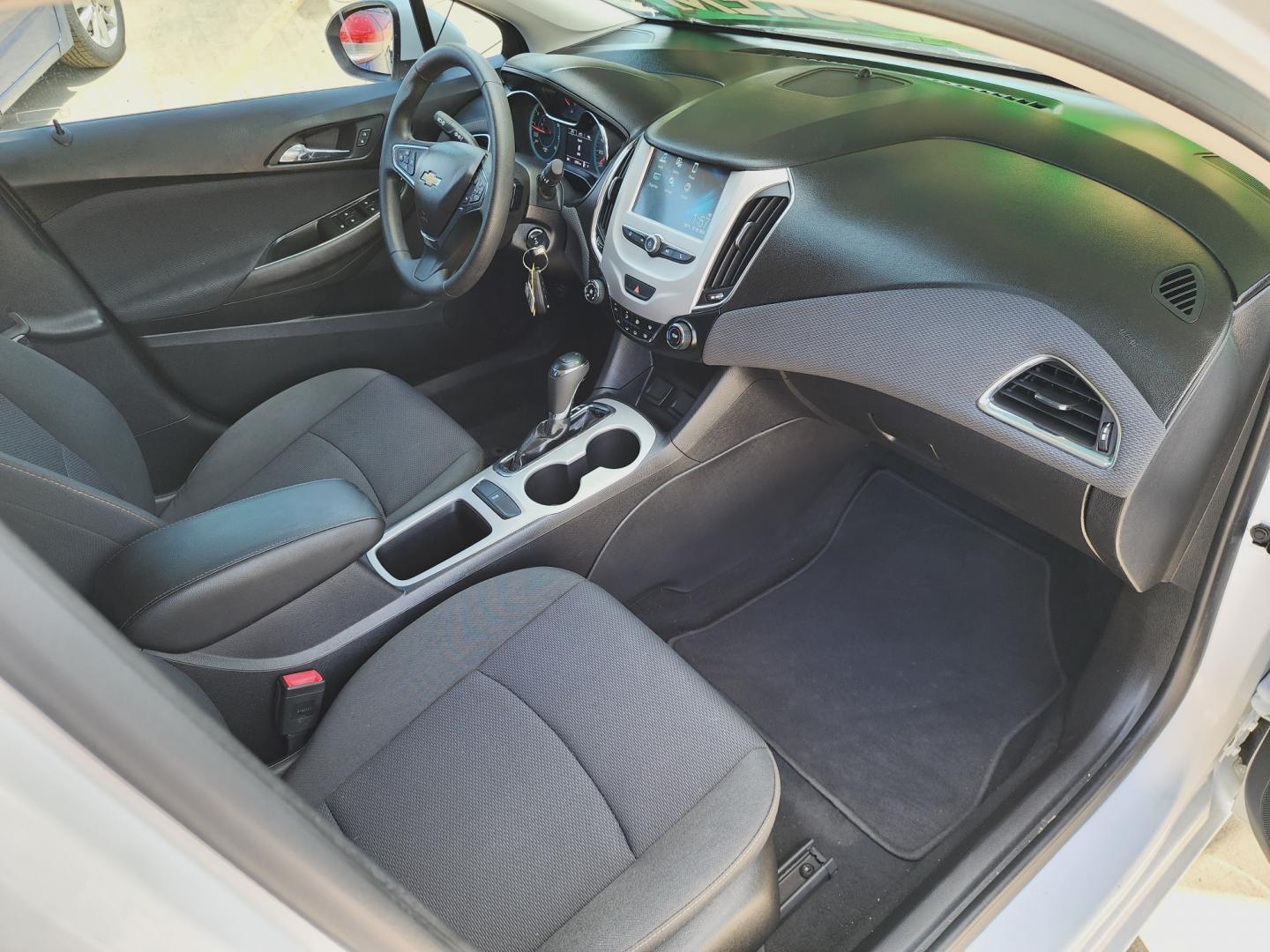 2018 WHITE Chevrolet Cruze LS (1G1BC5SM6J7) , AUTO transmission, located at 2660 S.Garland Avenue, Garland, TX, 75041, (469) 298-3118, 32.885387, -96.656776 - Photo#18
