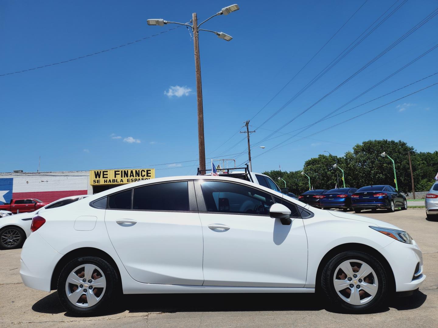 2018 WHITE Chevrolet Cruze LS (1G1BC5SM6J7) , AUTO transmission, located at 2660 S.Garland Avenue, Garland, TX, 75041, (469) 298-3118, 32.885387, -96.656776 - Photo#2
