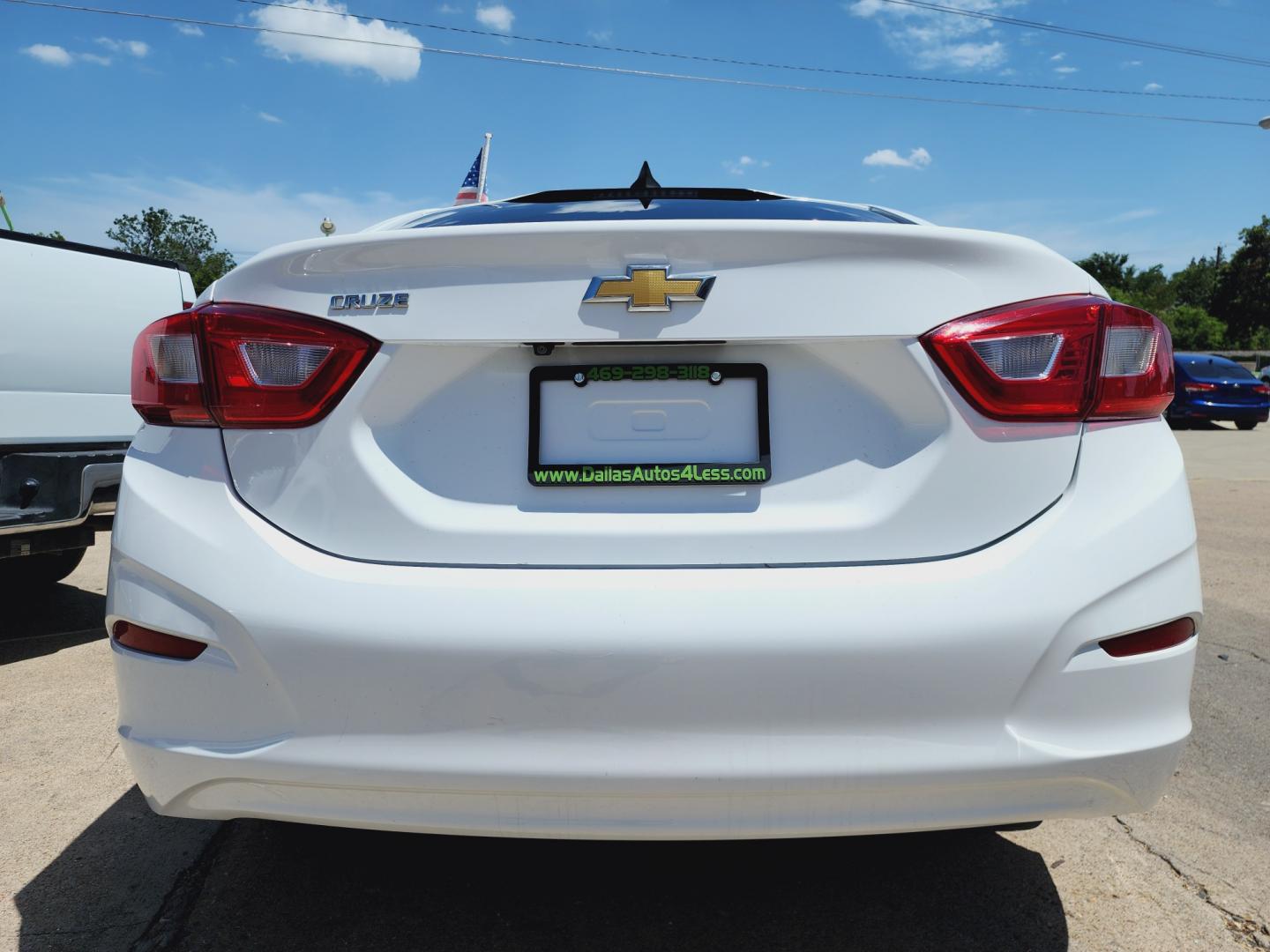 2018 WHITE Chevrolet Cruze LS (1G1BC5SM6J7) , AUTO transmission, located at 2660 S.Garland Avenue, Garland, TX, 75041, (469) 298-3118, 32.885387, -96.656776 - Photo#4