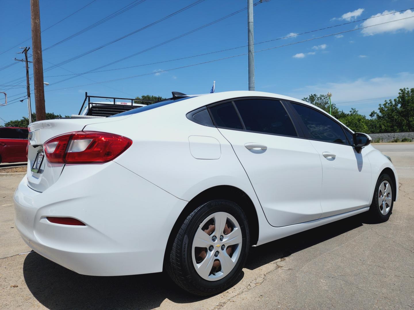 2018 WHITE Chevrolet Cruze LS (1G1BC5SM6J7) , AUTO transmission, located at 2660 S.Garland Avenue, Garland, TX, 75041, (469) 298-3118, 32.885387, -96.656776 - Photo#3