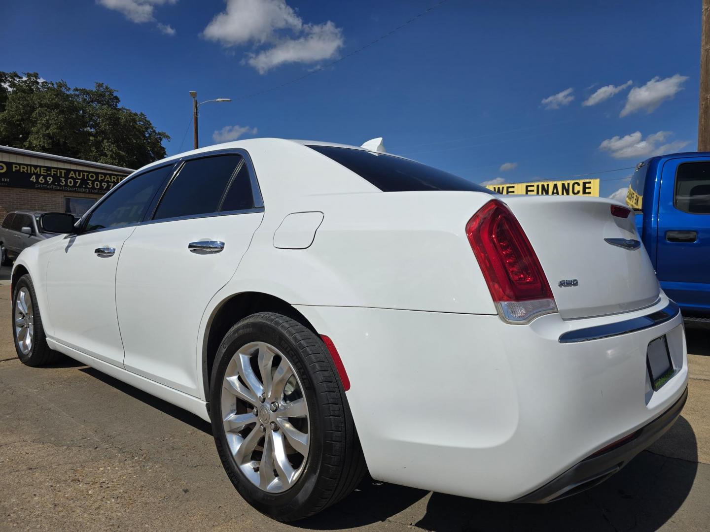 2018 WHITE Chrysler 300 LIMITED (2C3CCAKG4JH) , AUTO transmission, located at 2660 S.Garland Avenue, Garland, TX, 75041, (469) 298-3118, 32.885387, -96.656776 - Welcome to DallasAutos4Less, one of the Premier BUY HERE PAY HERE Dealers in the North Dallas Area. We specialize in financing to people with NO CREDIT or BAD CREDIT. We need proof of income, proof of residence, and a ID. Come buy your new car from us today!! This is a very well cared for 2018 CH - Photo#5