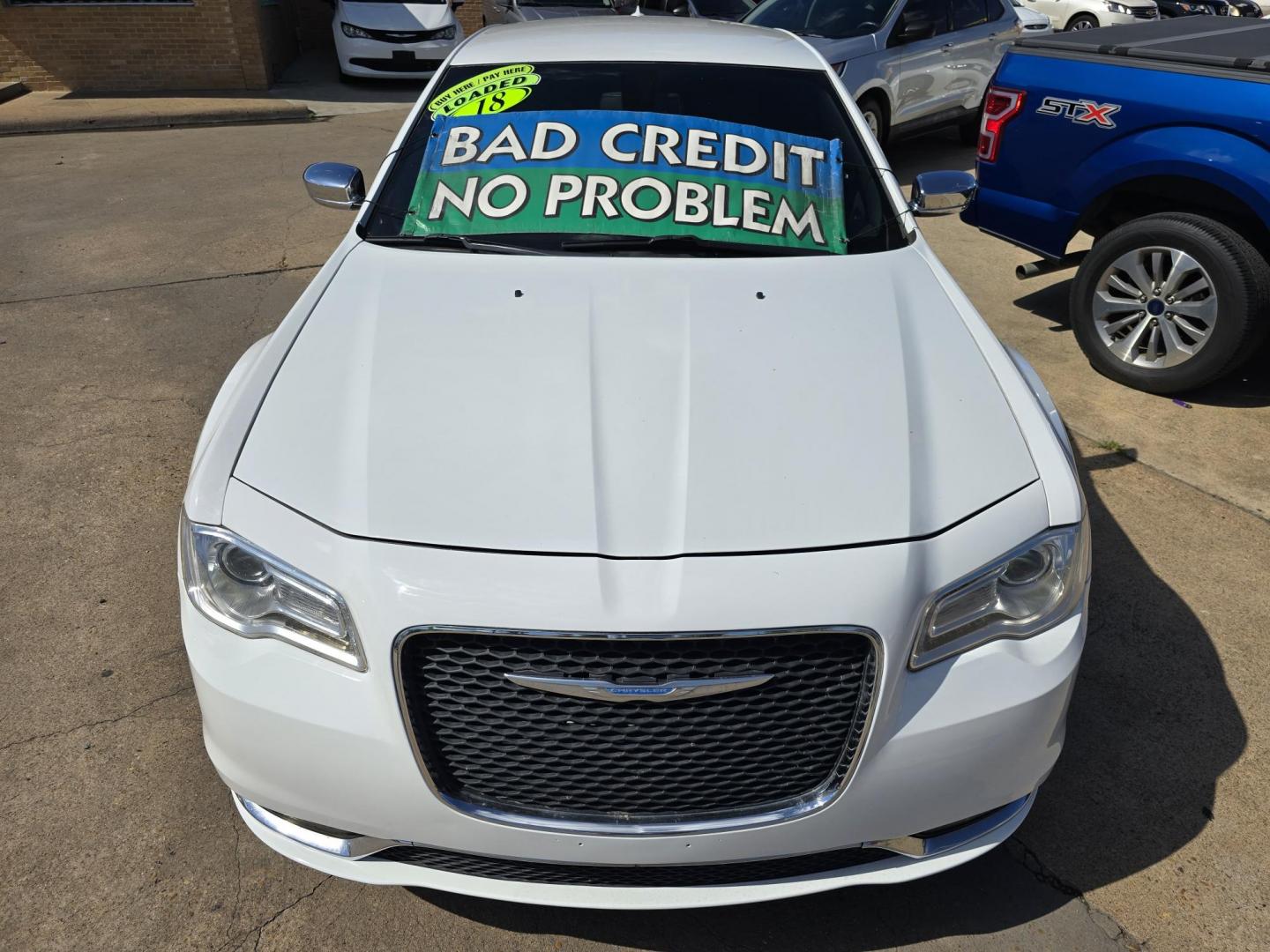 2018 WHITE Chrysler 300 LIMITED (2C3CCAKG4JH) , AUTO transmission, located at 2660 S.Garland Avenue, Garland, TX, 75041, (469) 298-3118, 32.885387, -96.656776 - Welcome to DallasAutos4Less, one of the Premier BUY HERE PAY HERE Dealers in the North Dallas Area. We specialize in financing to people with NO CREDIT or BAD CREDIT. We need proof of income, proof of residence, and a ID. Come buy your new car from us today!! This is a very well cared for 2018 CH - Photo#8