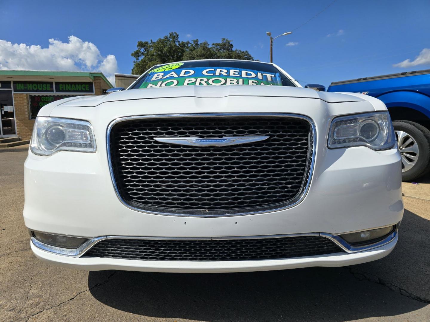 2018 WHITE Chrysler 300 LIMITED (2C3CCAKG4JH) , AUTO transmission, located at 2660 S.Garland Avenue, Garland, TX, 75041, (469) 298-3118, 32.885387, -96.656776 - Welcome to DallasAutos4Less, one of the Premier BUY HERE PAY HERE Dealers in the North Dallas Area. We specialize in financing to people with NO CREDIT or BAD CREDIT. We need proof of income, proof of residence, and a ID. Come buy your new car from us today!! This is a very well cared for 2018 CH - Photo#9