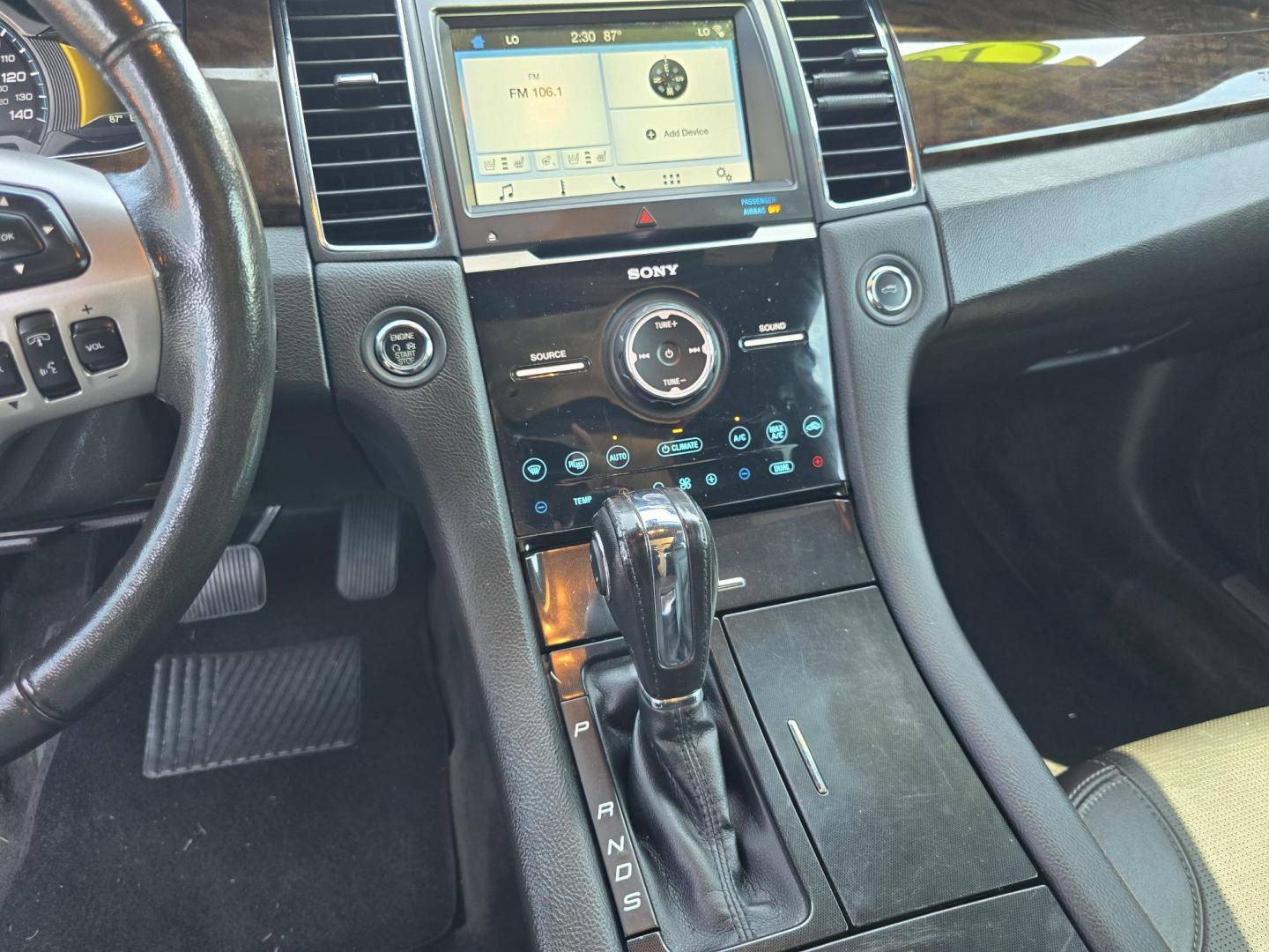 2018 GOLD Ford Taurus Limited (1FAHP2F82JG) with an 3.5L V6 DOHC 24V engine, 6A transmission, located at 2660 S.Garland Avenue, Garland, TX, 75041, (469) 298-3118, 32.885387, -96.656776 - Photo#13