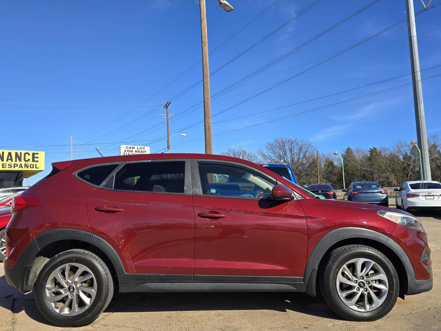2018 BURGUNDY Hyundai Tucson SE (KM8J23A4XJU) with an 2.0L L4 DOHC 16V engine, 6A transmission, located at 2660 S.Garland Avenue, Garland, TX, 75041, (469) 298-3118, 32.885387, -96.656776 - Photo#2
