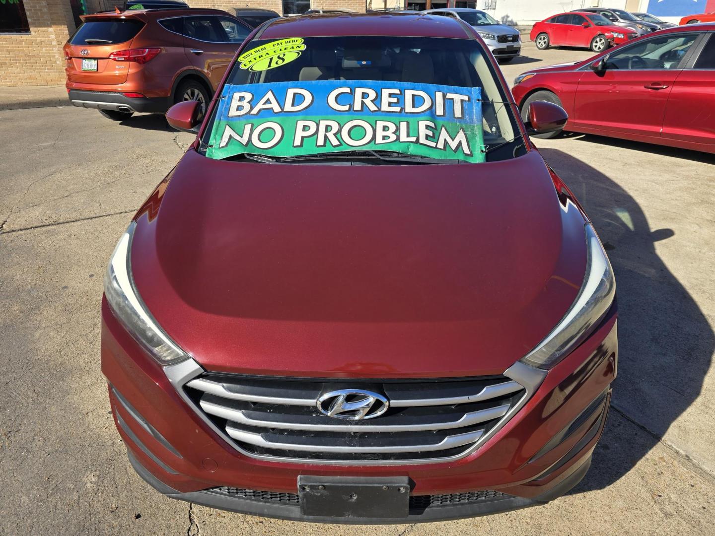 2018 BURGUNDY Hyundai Tucson SE (KM8J23A4XJU) with an 2.0L L4 DOHC 16V engine, 6A transmission, located at 2660 S.Garland Avenue, Garland, TX, 75041, (469) 298-3118, 32.885387, -96.656776 - Photo#8